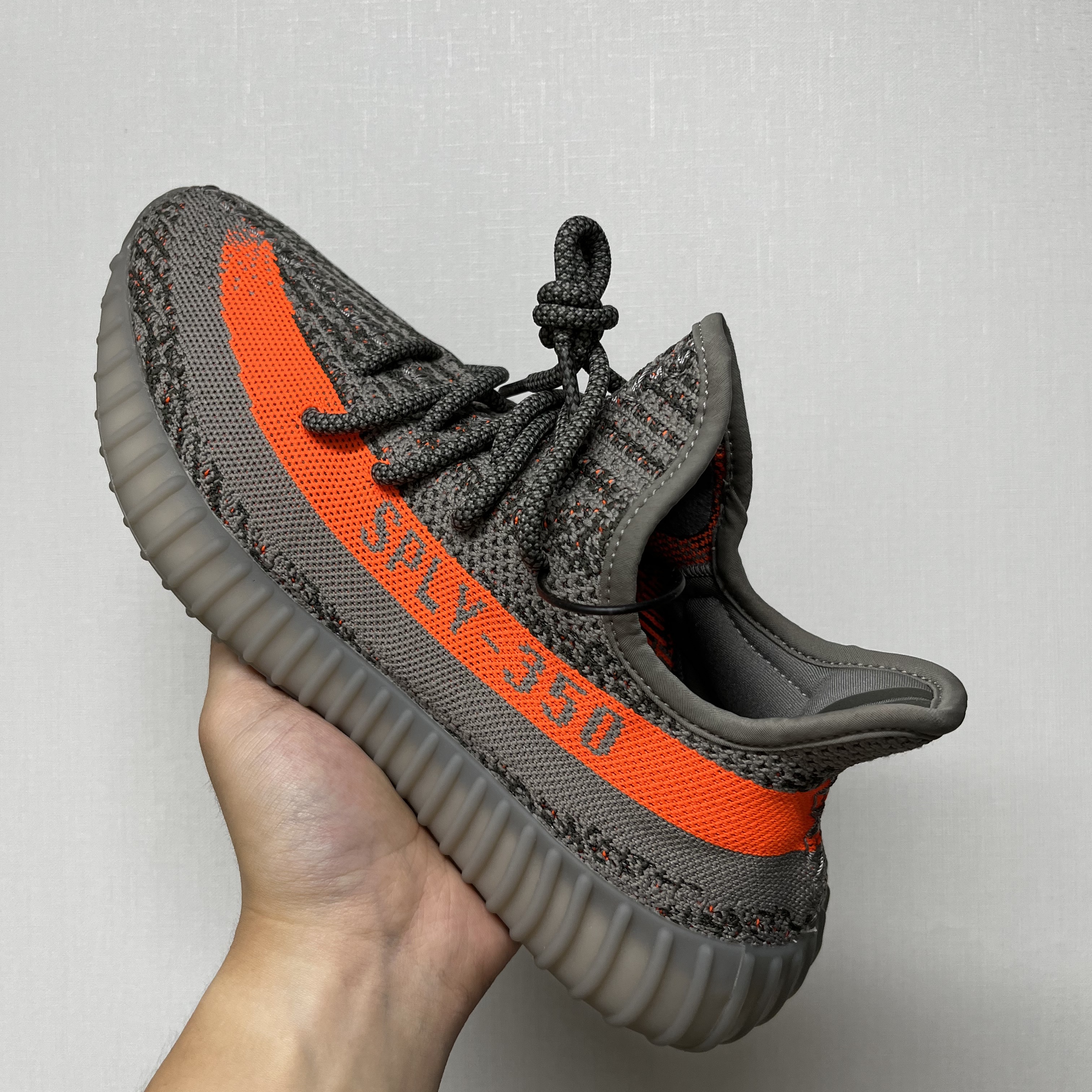 Adidas Yeezy Boost 350 V2 Beluga - Reflective 착용 스타일 - 2
