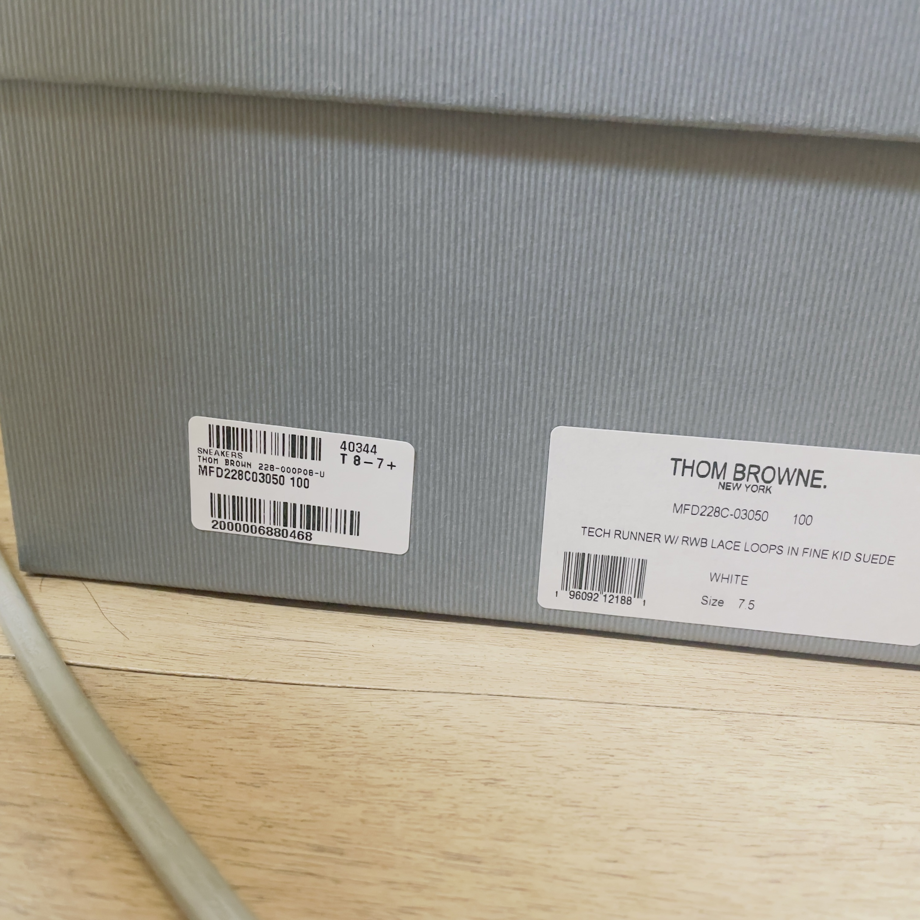 Thom Browne Suede Tech Runner White 착용 스타일 - 4