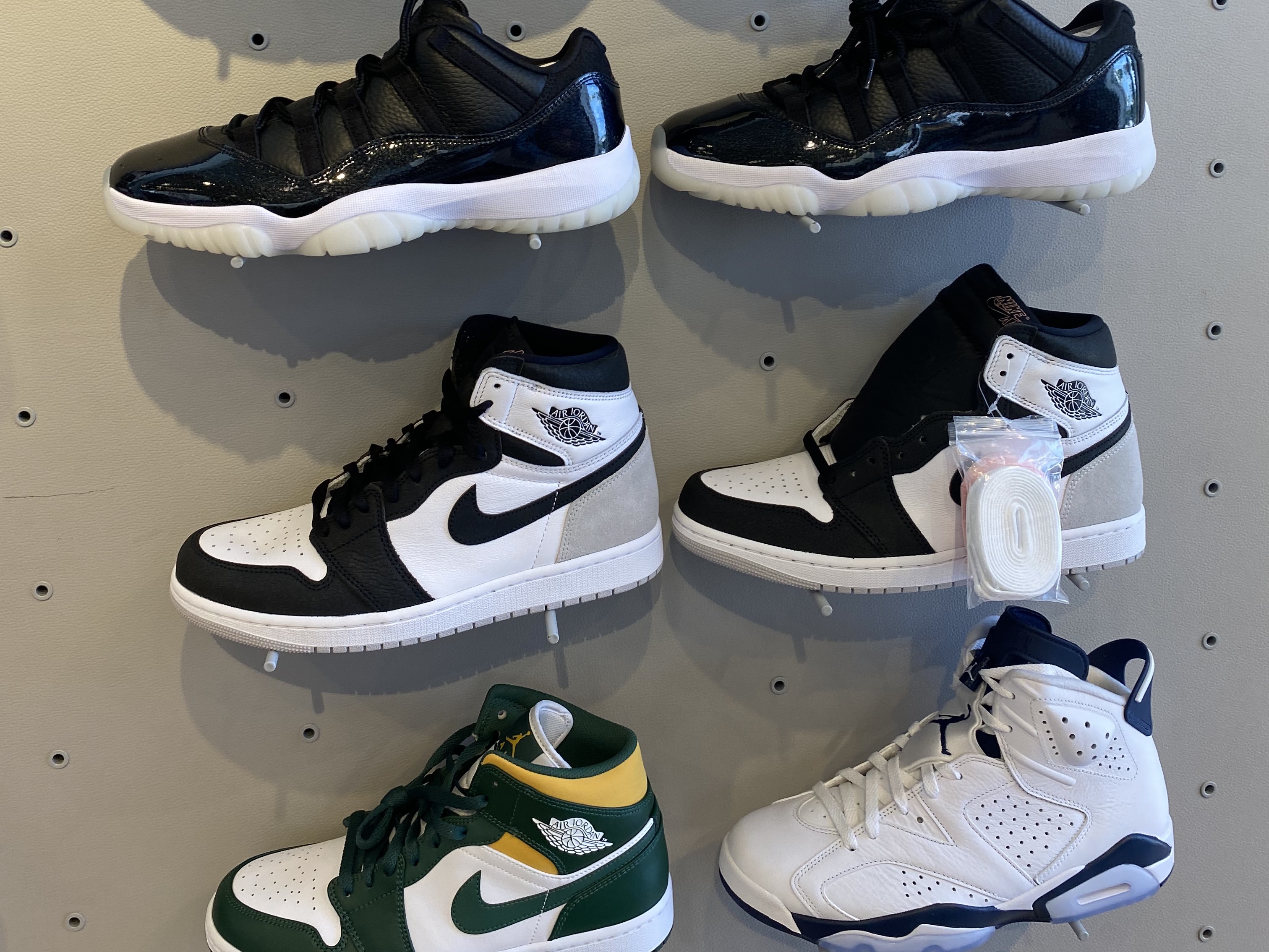 Nike x Off-White Air Force 1 Mid SP White, Nike x Off-White Air Force 1 Mid SP Black 착용 스타일 - 5