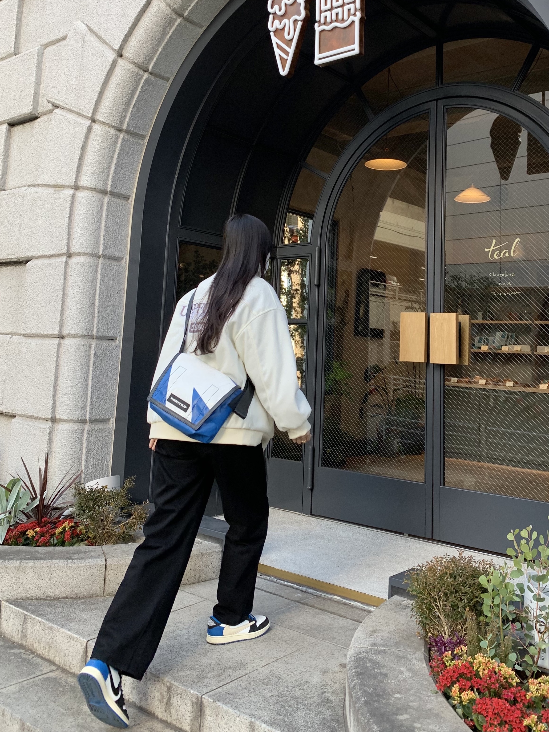Jordan 1 x Travis Scott x Fragment Retro Low OG SP Military Blue 착용 스타일
