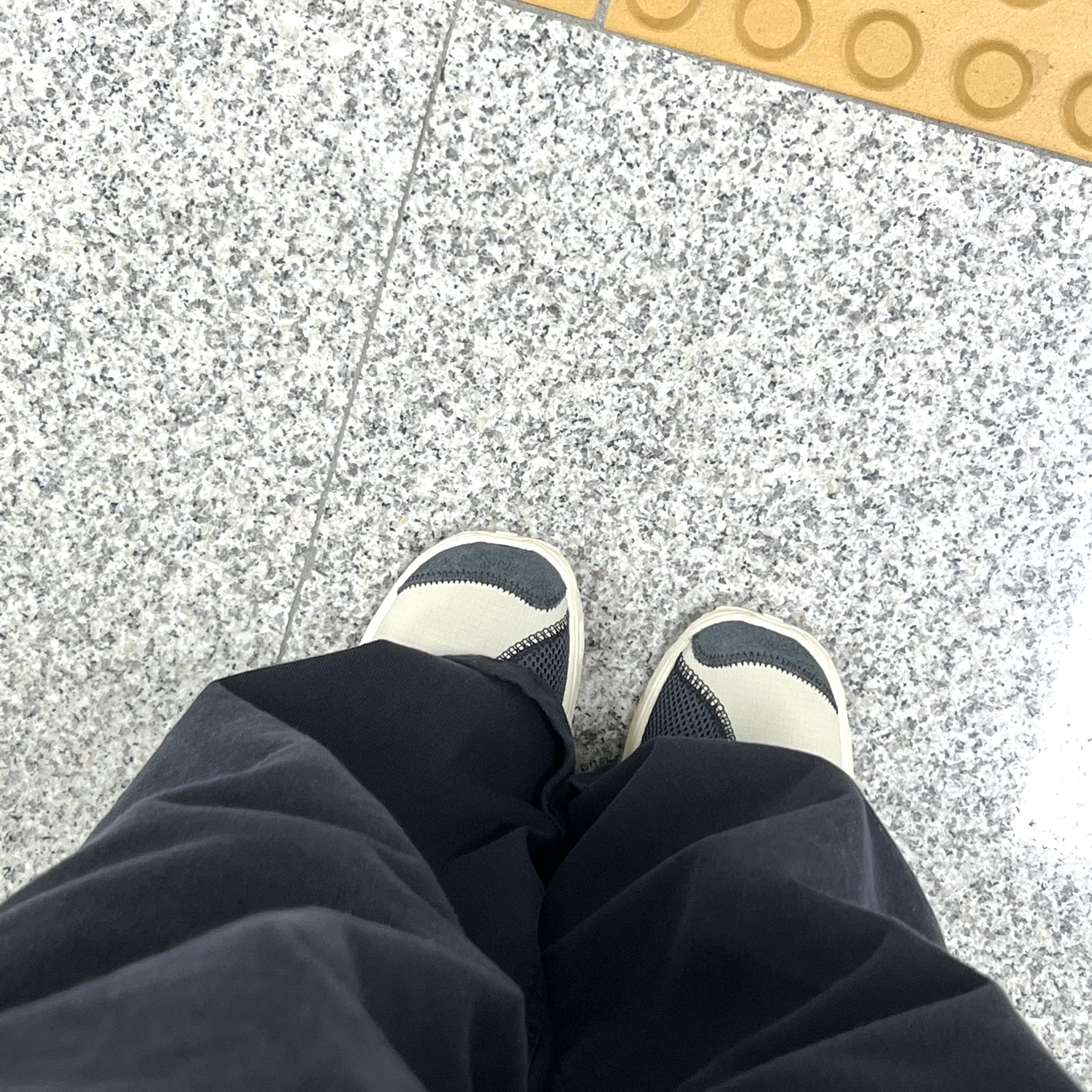 Salomon RX Slide 3.0 Bleached Sand 착용 스타일