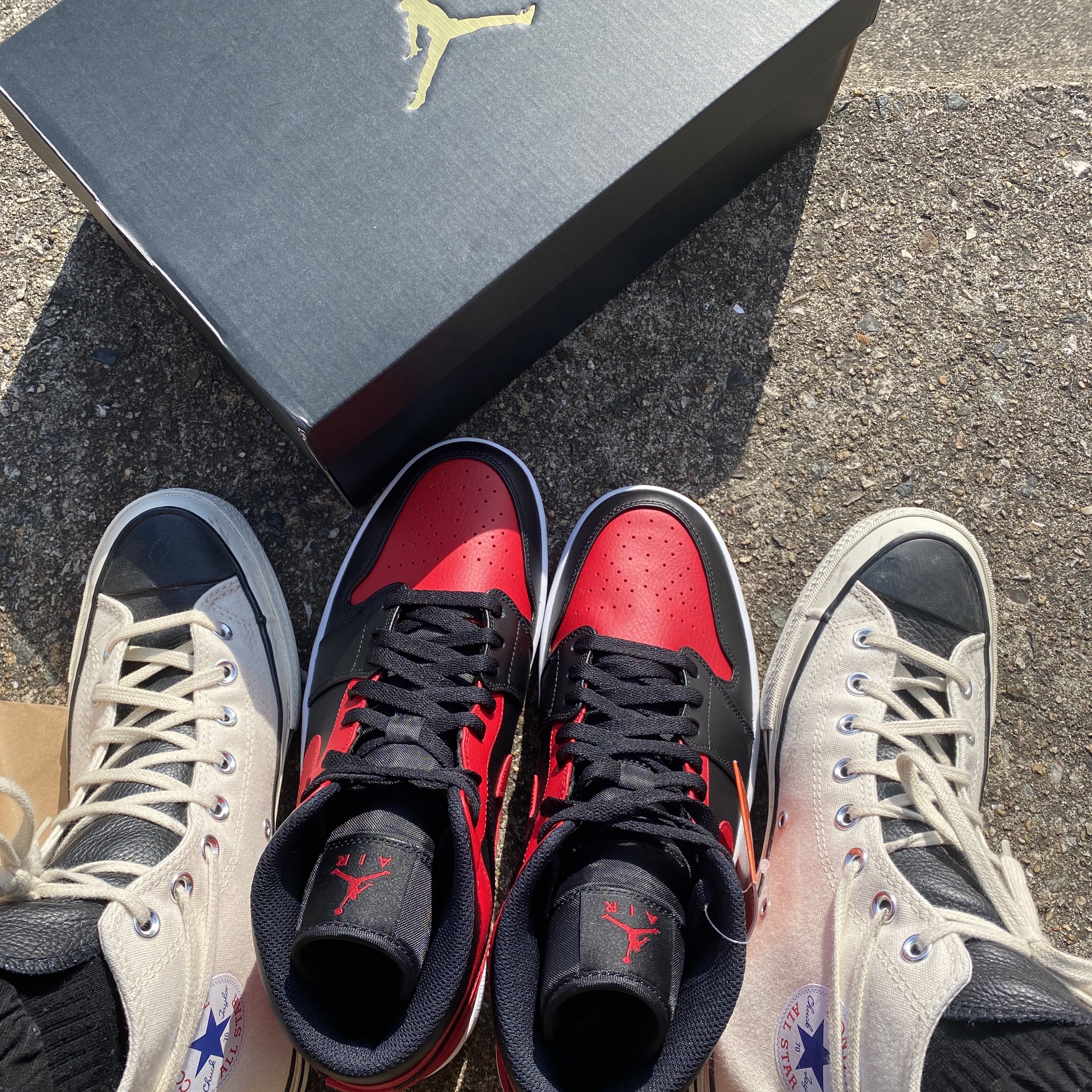 Converse x Fear of God Essentials Chuck 70 Hi Natural 2020, Jordan 1 Mid Bred Banned 2020 착용 스타일