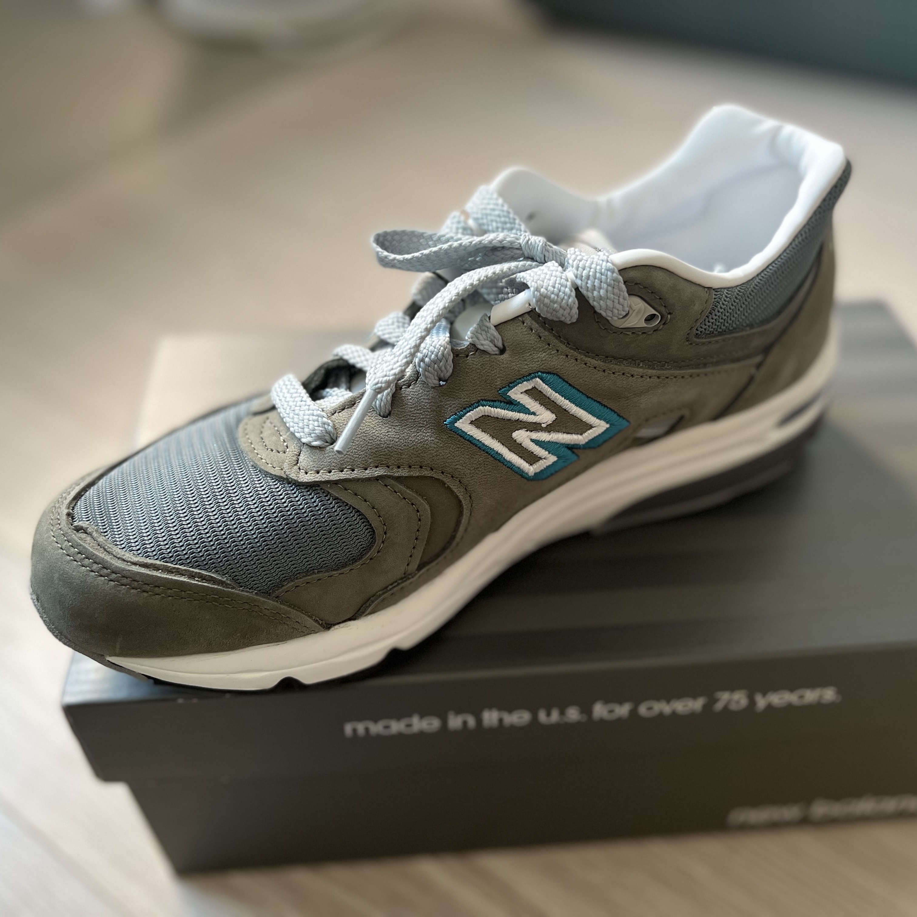 New Balance 1700 Made in USA Brown Steel Blue 착용 스타일