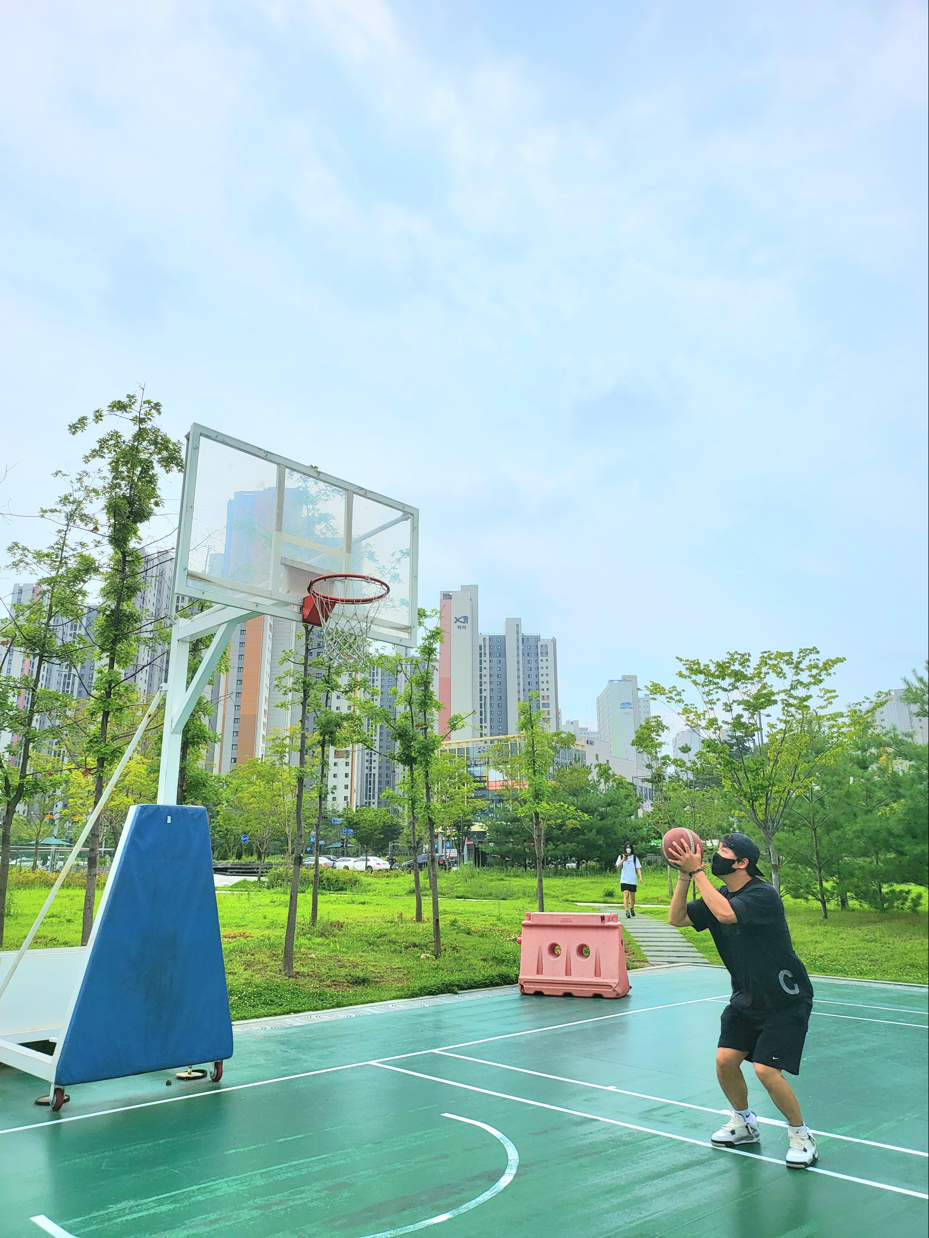 Jordan 4 Retro OG White Cement 2016, Nike NRG Solo Swoosh Fleece Shorts Black - Asia 착용 스타일 - 2