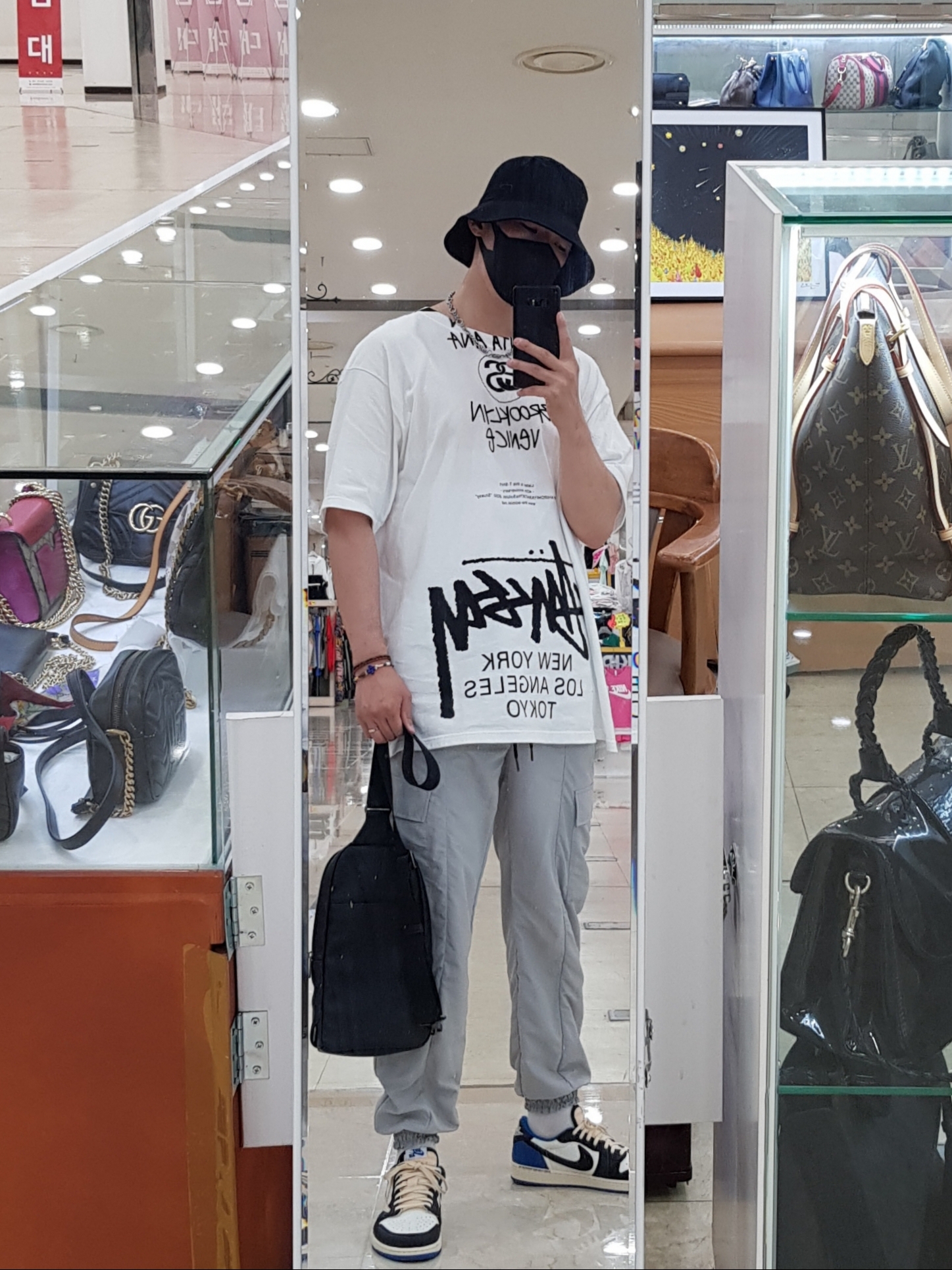 Stussy x Takahiromiyashita The Soloist 40 WT T-Shirt, Jordan 1 x Travis Scott x Fragment Retro Low OG SP Military Blue 착용 스타일 - 2