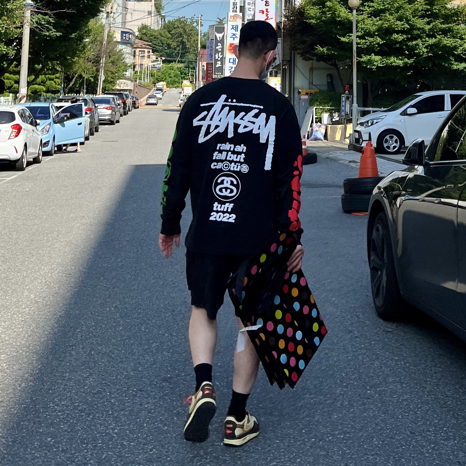 Stussy x Cactus Plant Flea Market Sport LS T-Shirt Black, Nike x Travis Scott Air Max 1 Cact.us Brown 착용 스타일