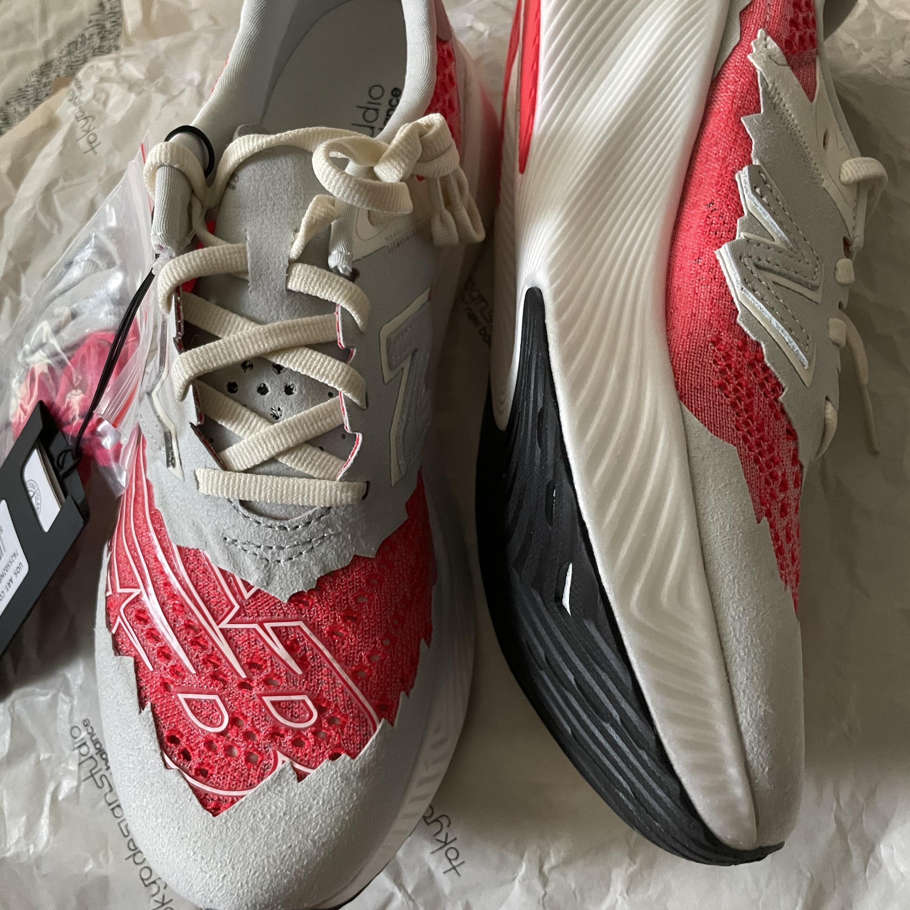 New Balance x Stone Island x Tokyo Design Studio FuelCell RC Elite v2 SI Red 착용 스타일 - 3