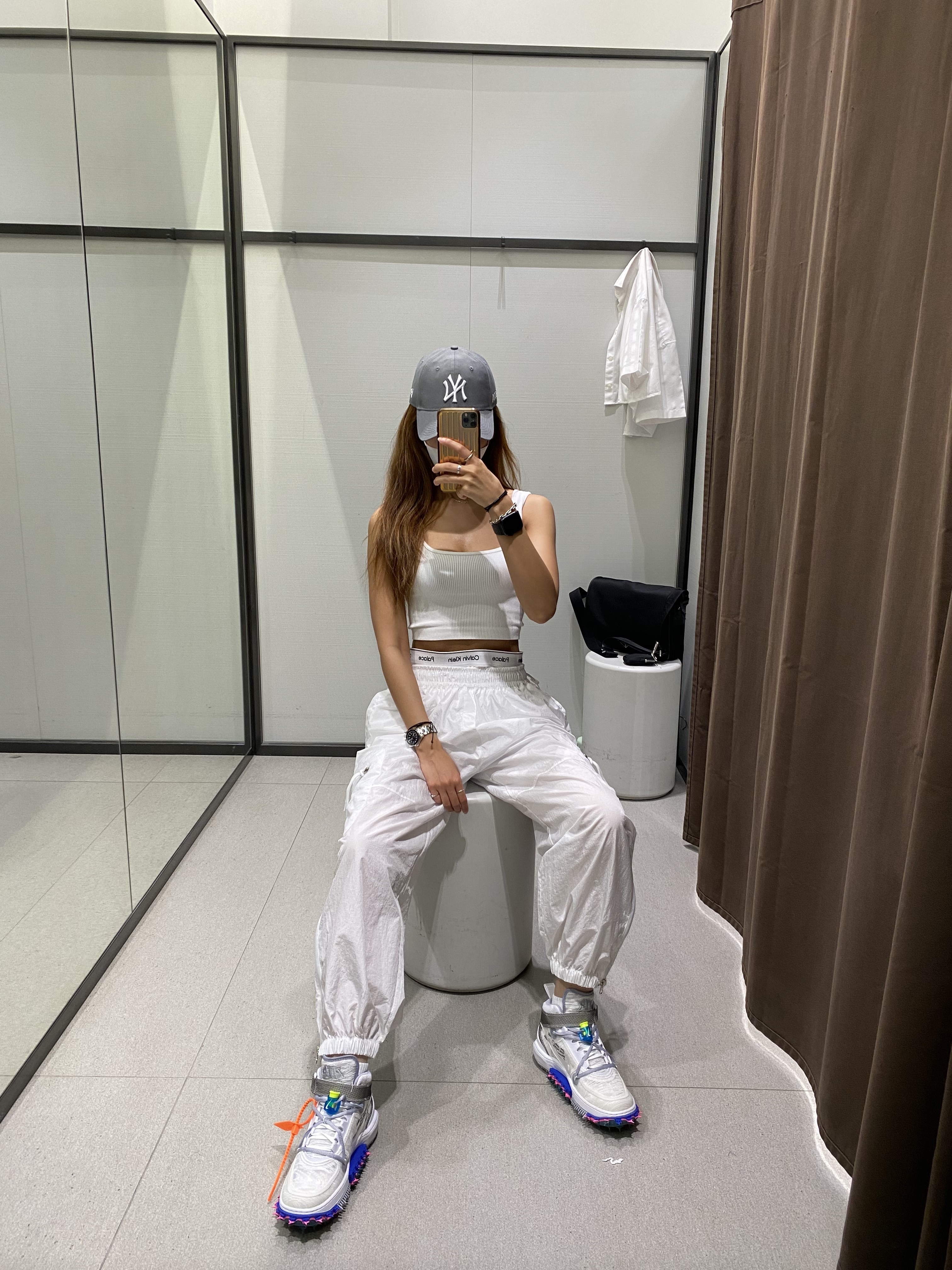 Nike x Off-White Air Force 1 Mid SP White 착용 스타일 - 2
