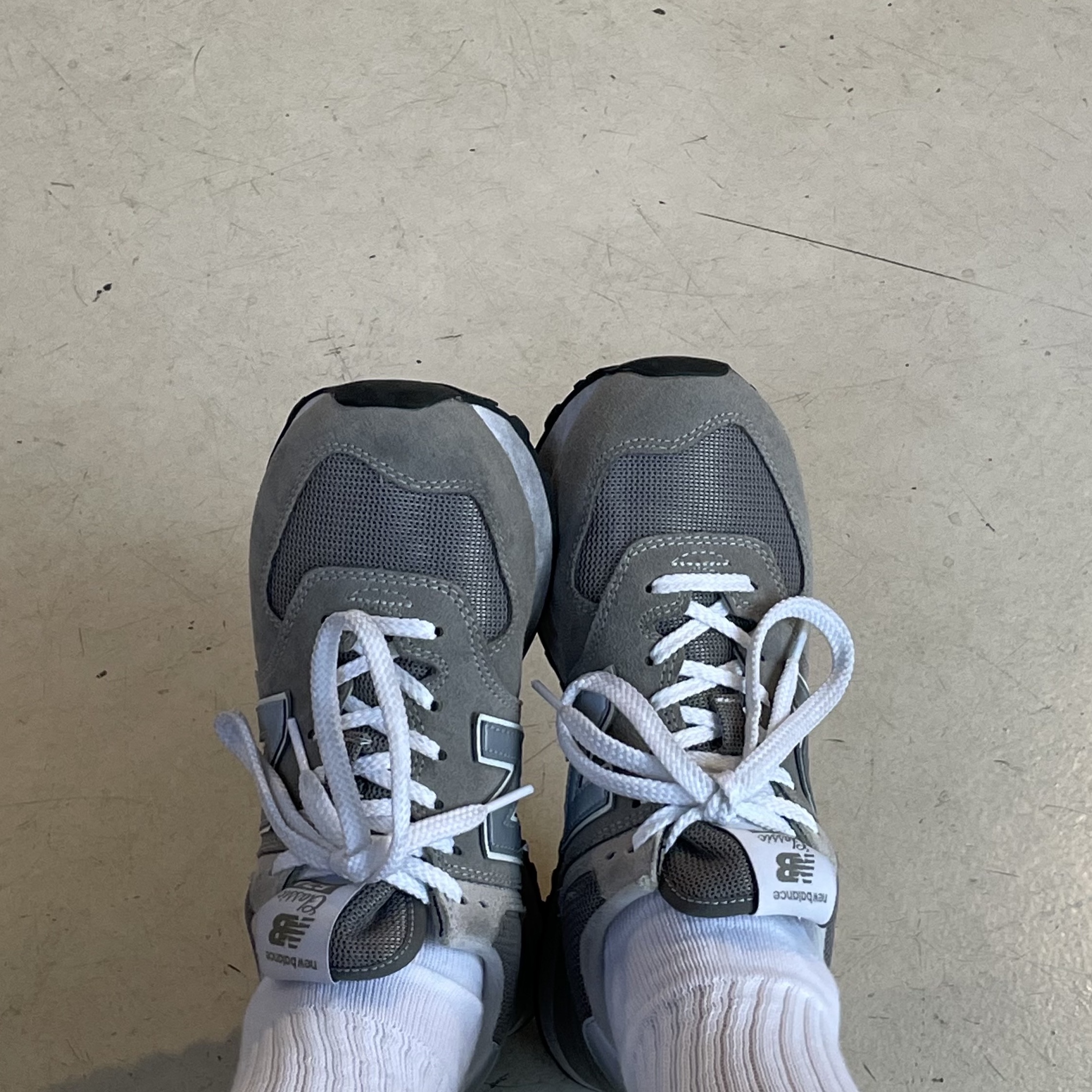 New Balance 574 Grey - D Standard 착용 스타일