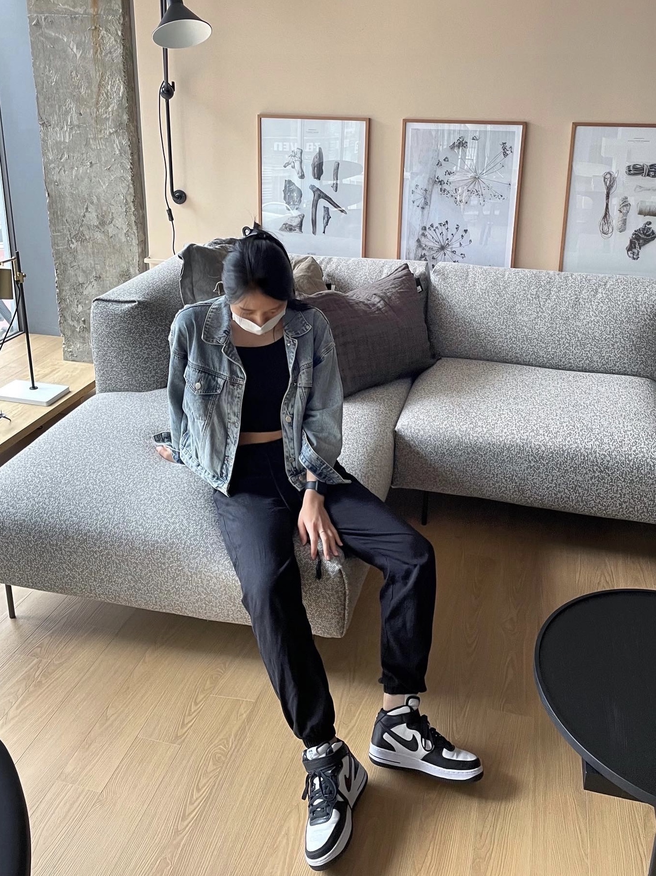 Apple Watch SE 40mm GPS Space Gray Aluminum Case with Sport Band Midnight (Korean Ver.), Nike x Stussy Air Force 1 '07 Mid SP Black and Light Bone 착용 스타일