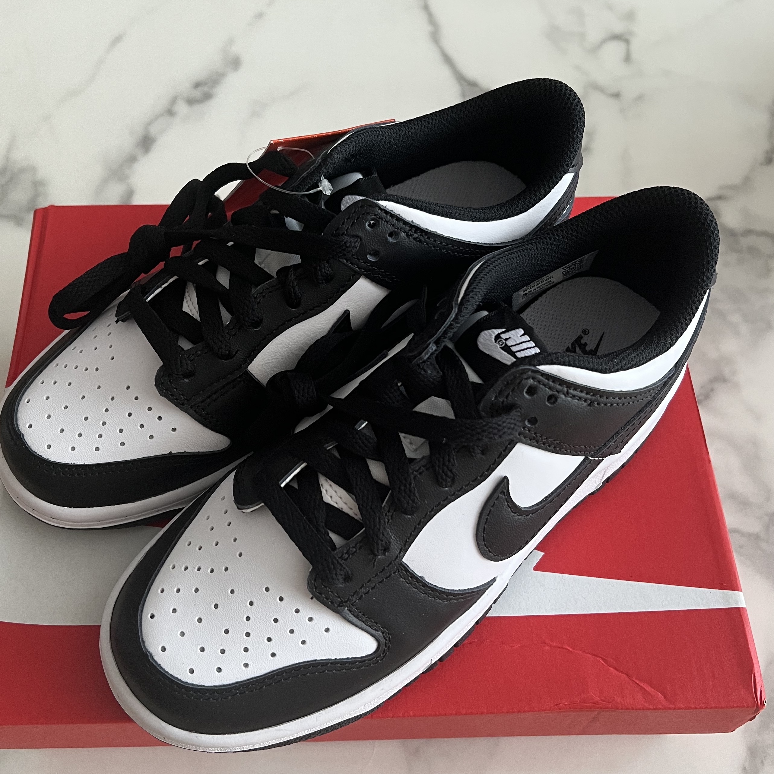 (W) Nike Dunk Low Black 착용 스타일 - 1
