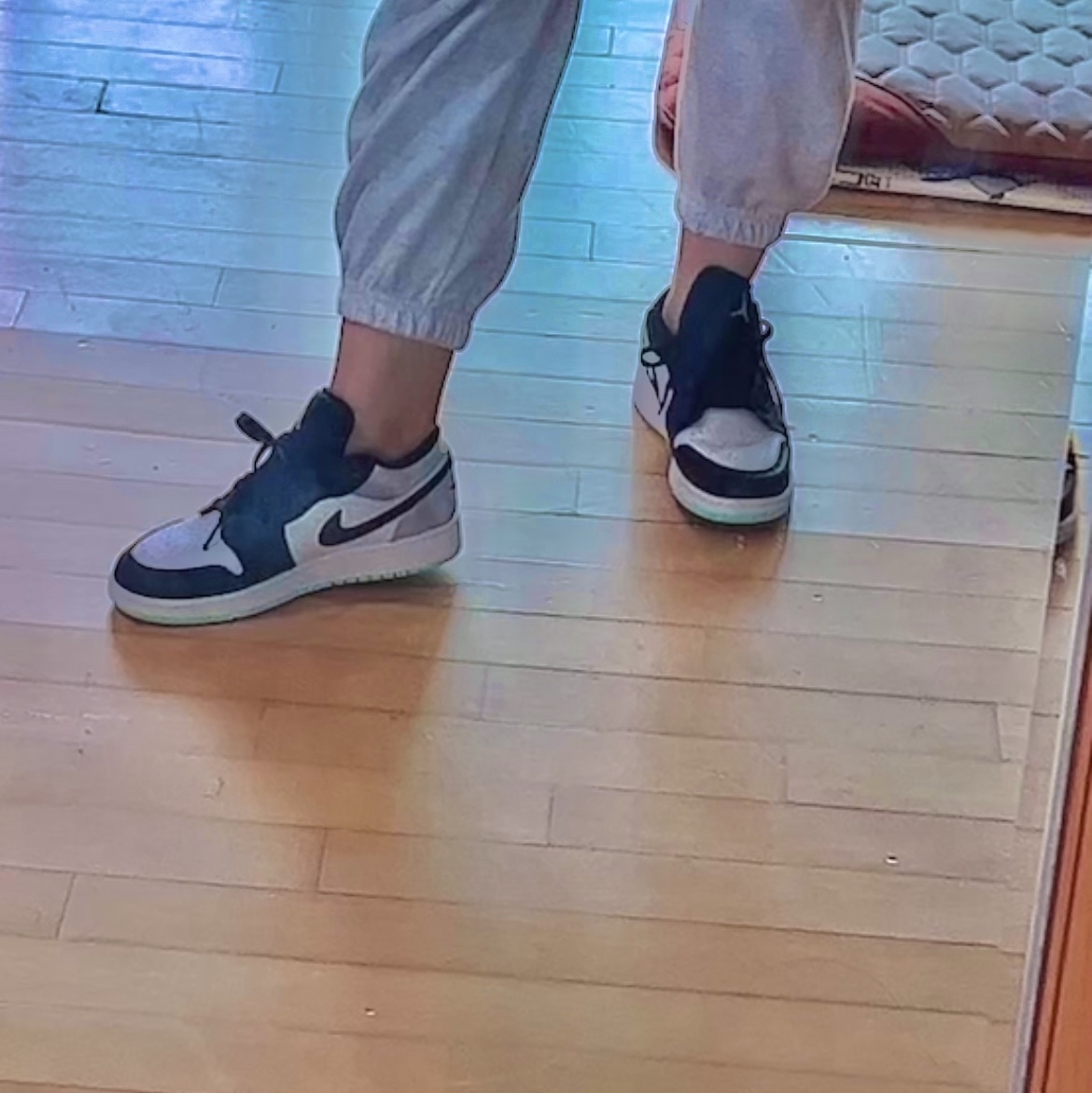(GS) Jordan 1 Low SE White Black Tie-Dye 착용 스타일