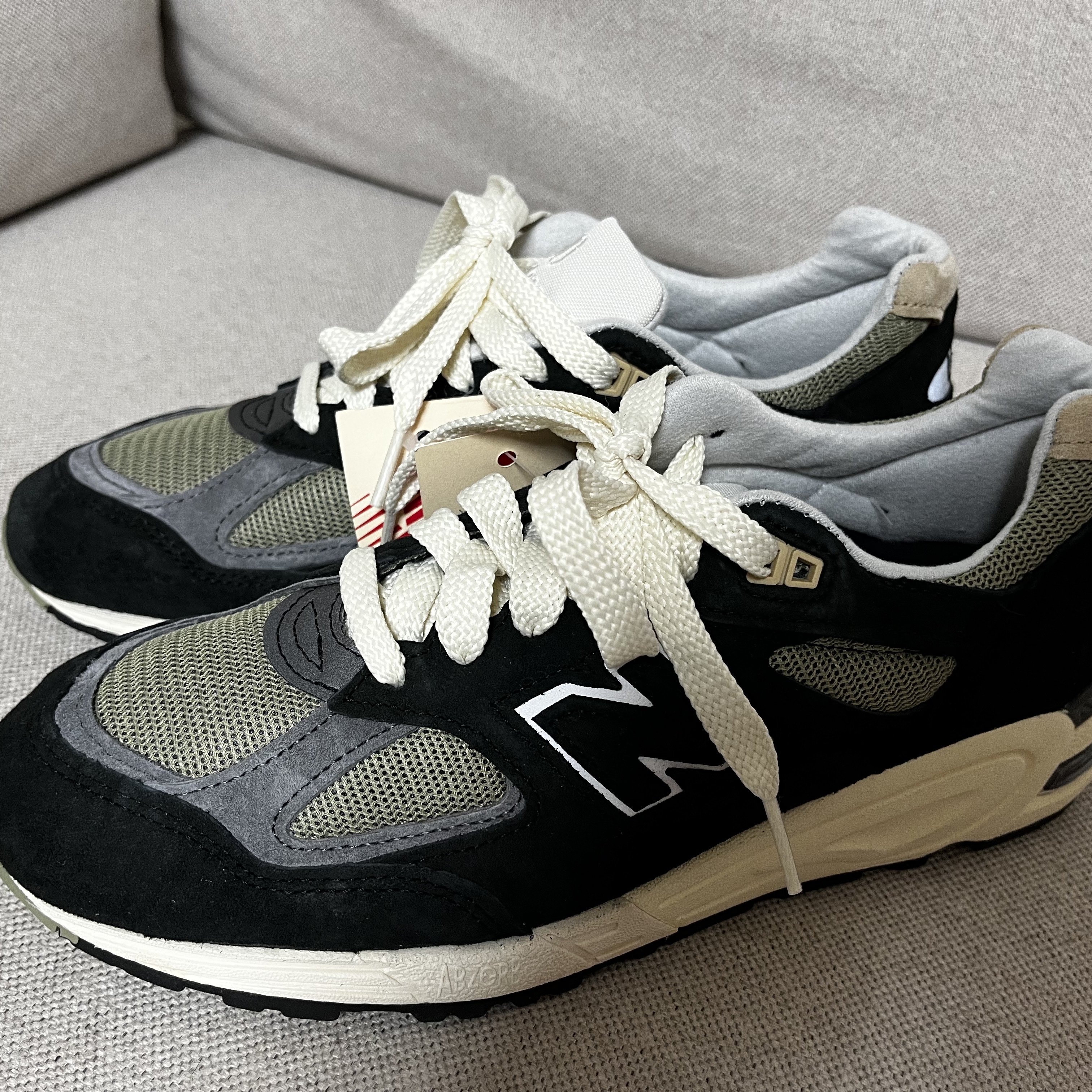 New Balance 990v2 Made in USA Black True camo 착용 스타일