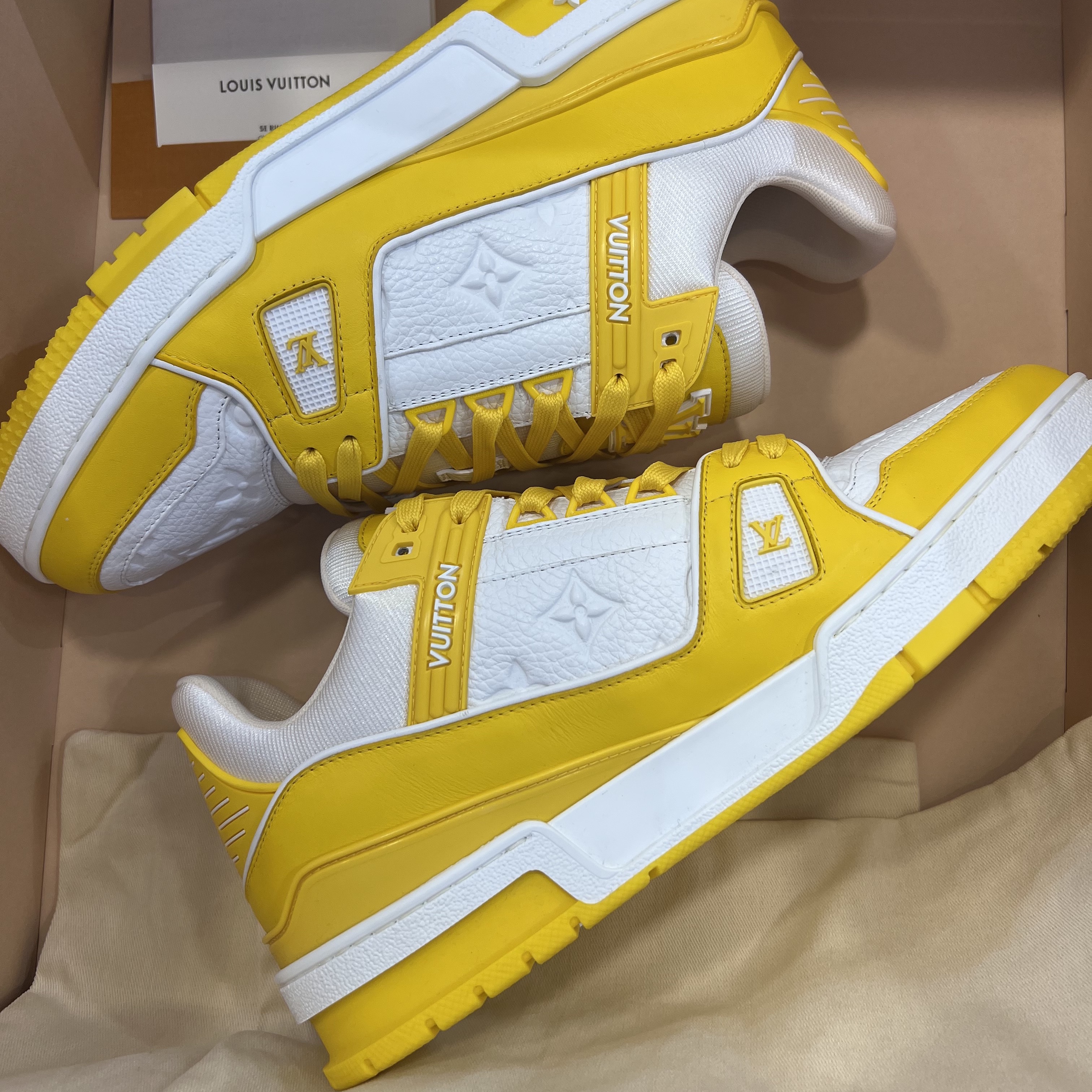 Louis Vuitton LV Trainer Sneakers Jaune 착용 스타일