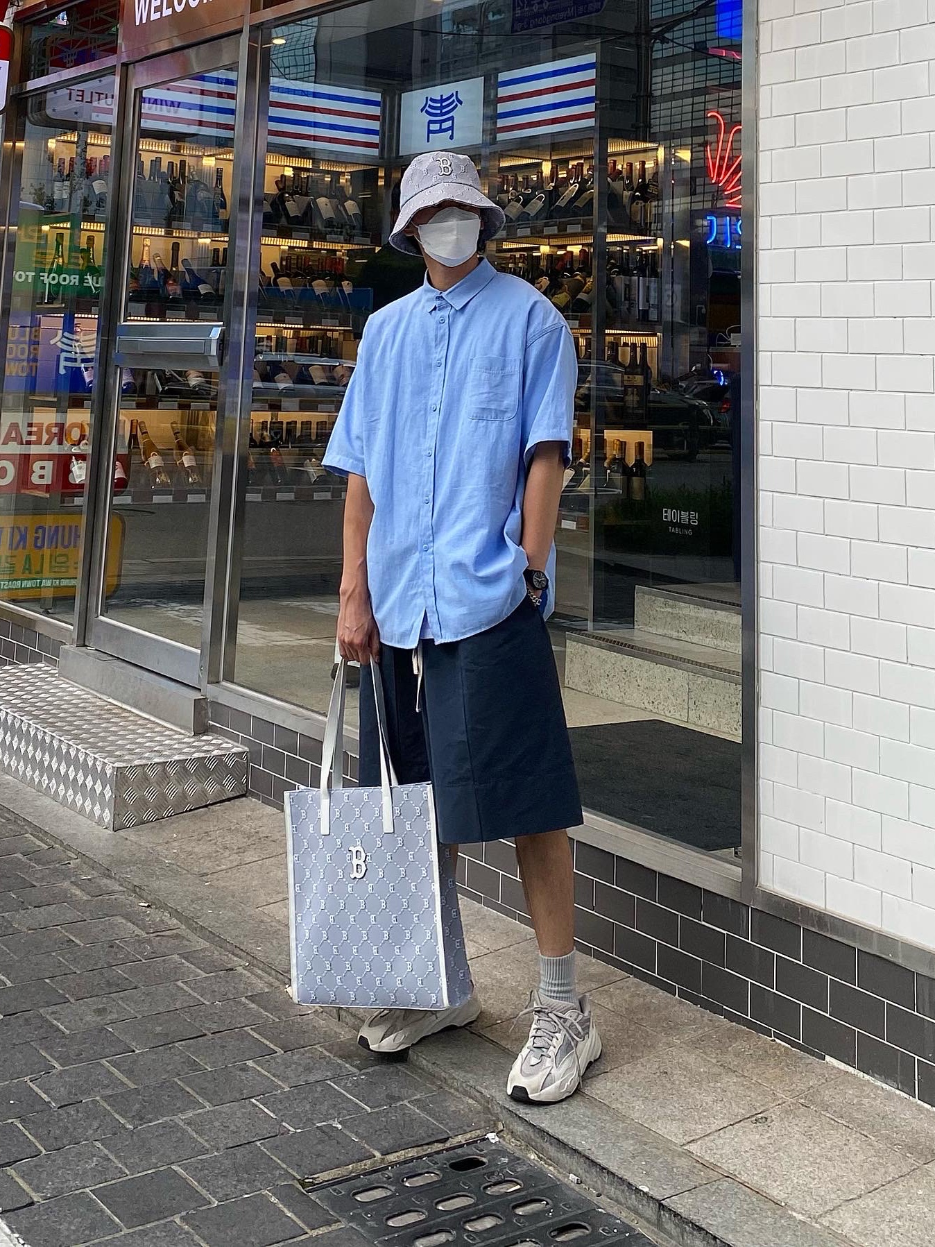 Adidas Yeezy Boost 700 V2 Static 2018 착용 스타일 - 2