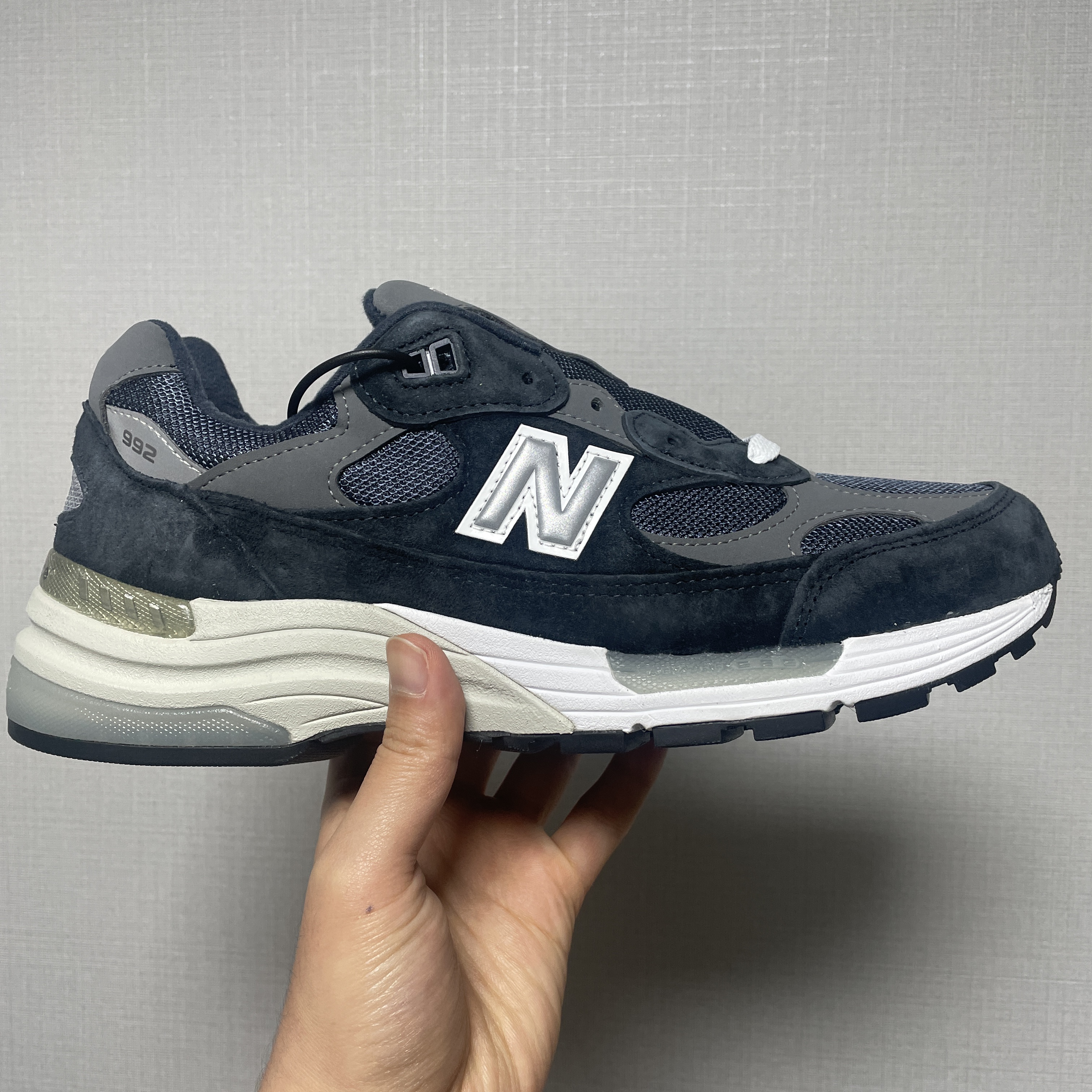 New Balance 992 Made in USA Navy 착용 스타일 - 2