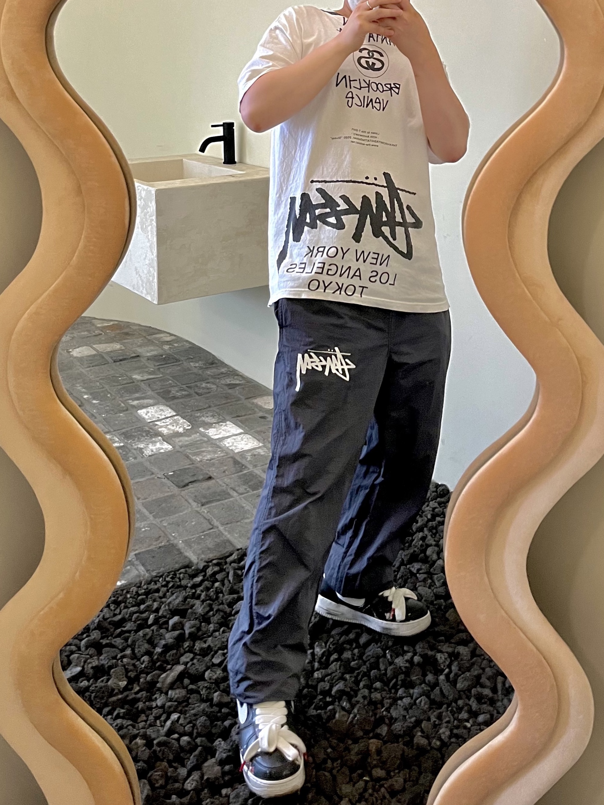 Stussy x Takahiromiyashita The Soloist 40 WT T-Shirt, Nike x Stussy Beach Pants Off Noir 착용 스타일