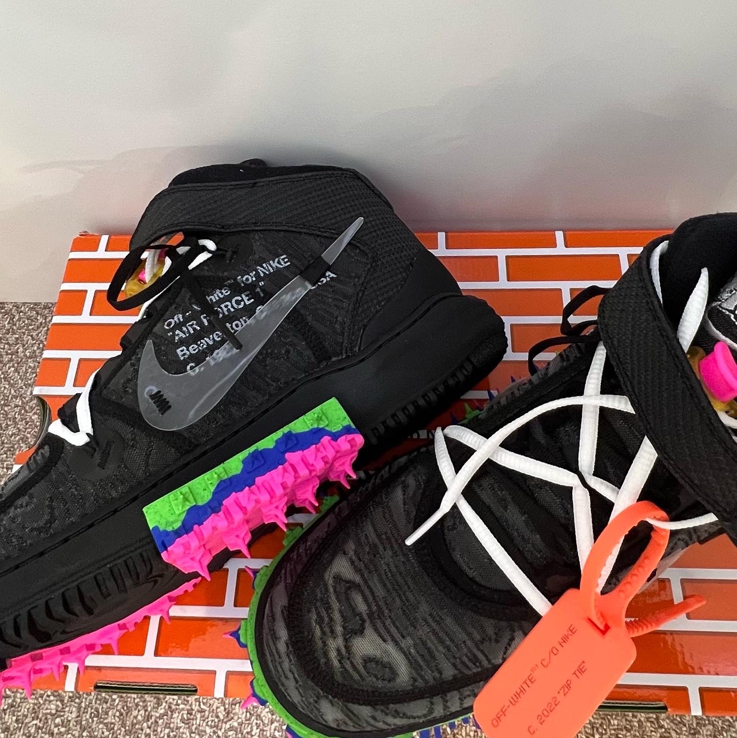 Nike x Off-White Air Force 1 Mid SP Black 착용 스타일 - 1