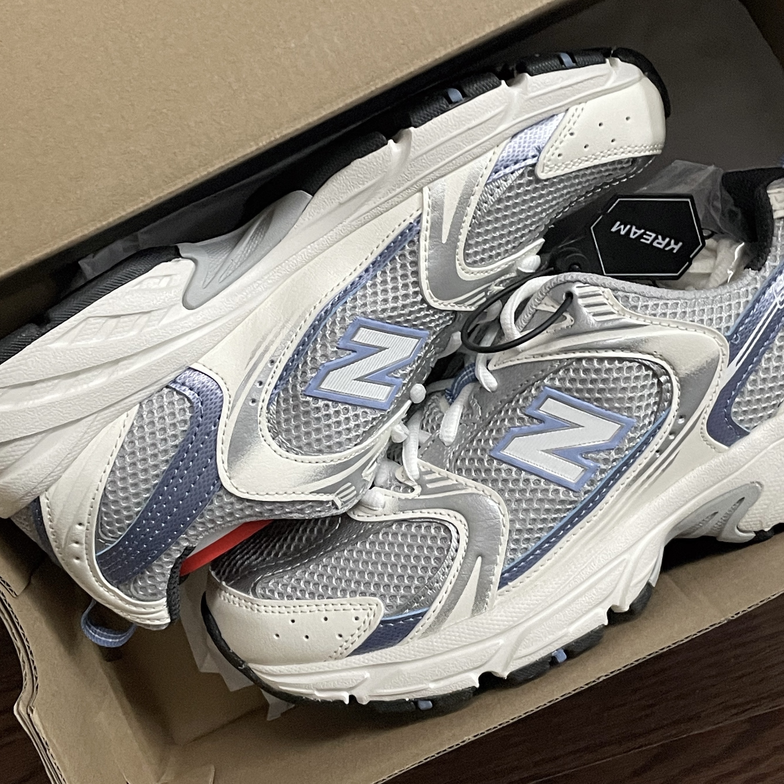 New Balance 530 Steel Blue 착용 스타일 - 2