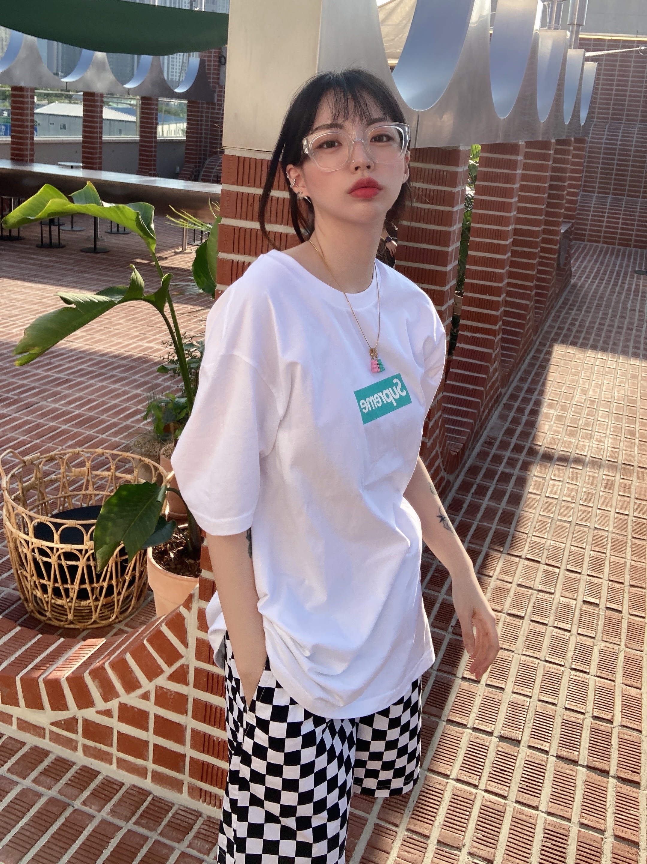 Apple AirPods Max Lightning Silver (Korean Ver.), Supreme x Tiffany & Co. Box Logo T-Shirt White - 21FW 착용 스타일 - 2