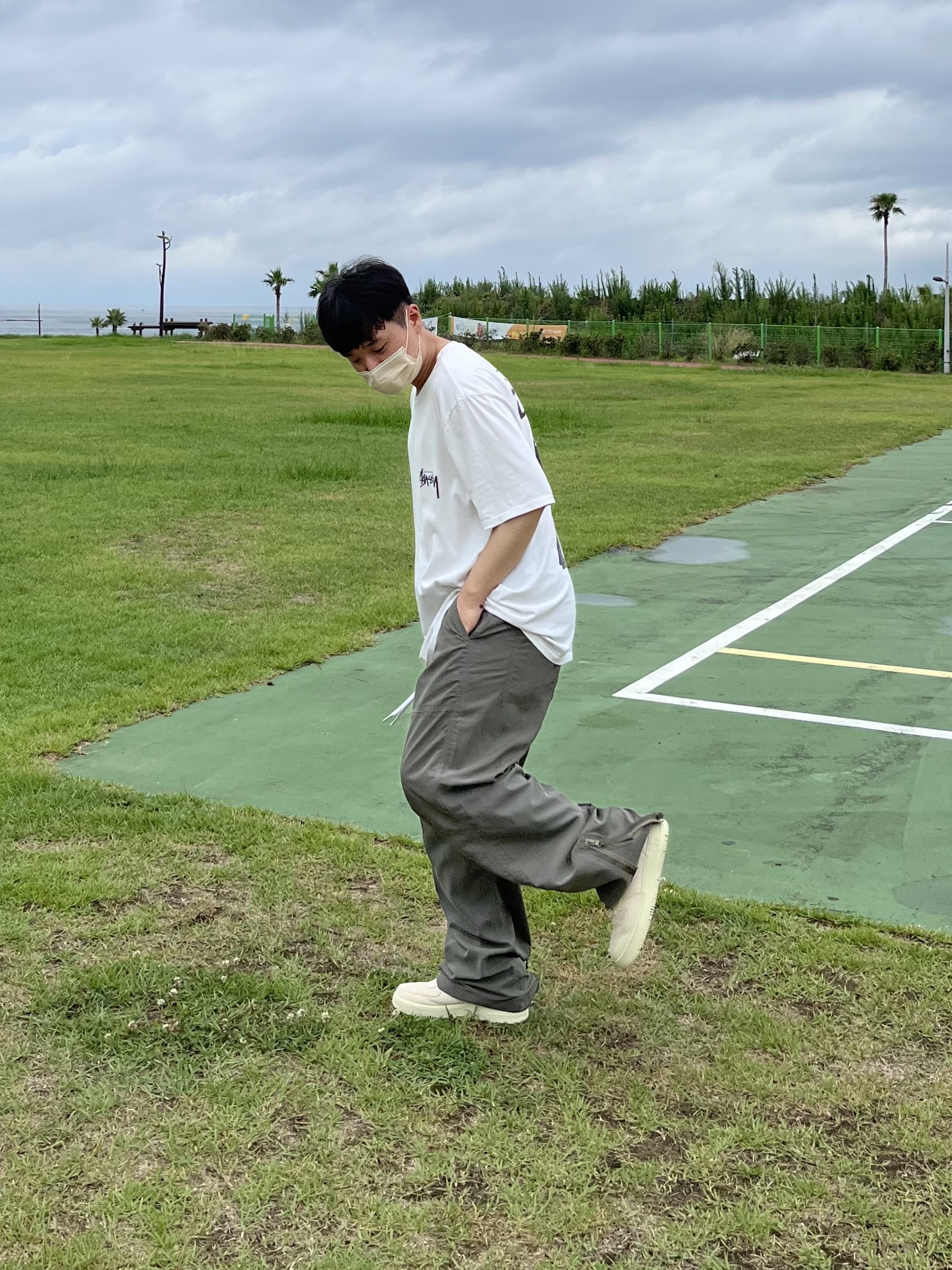 Stussy Painter Dyed T-Shirt Natural, Nike x Stussy Air Force 1 '07 Mid SP Fossil 착용 스타일