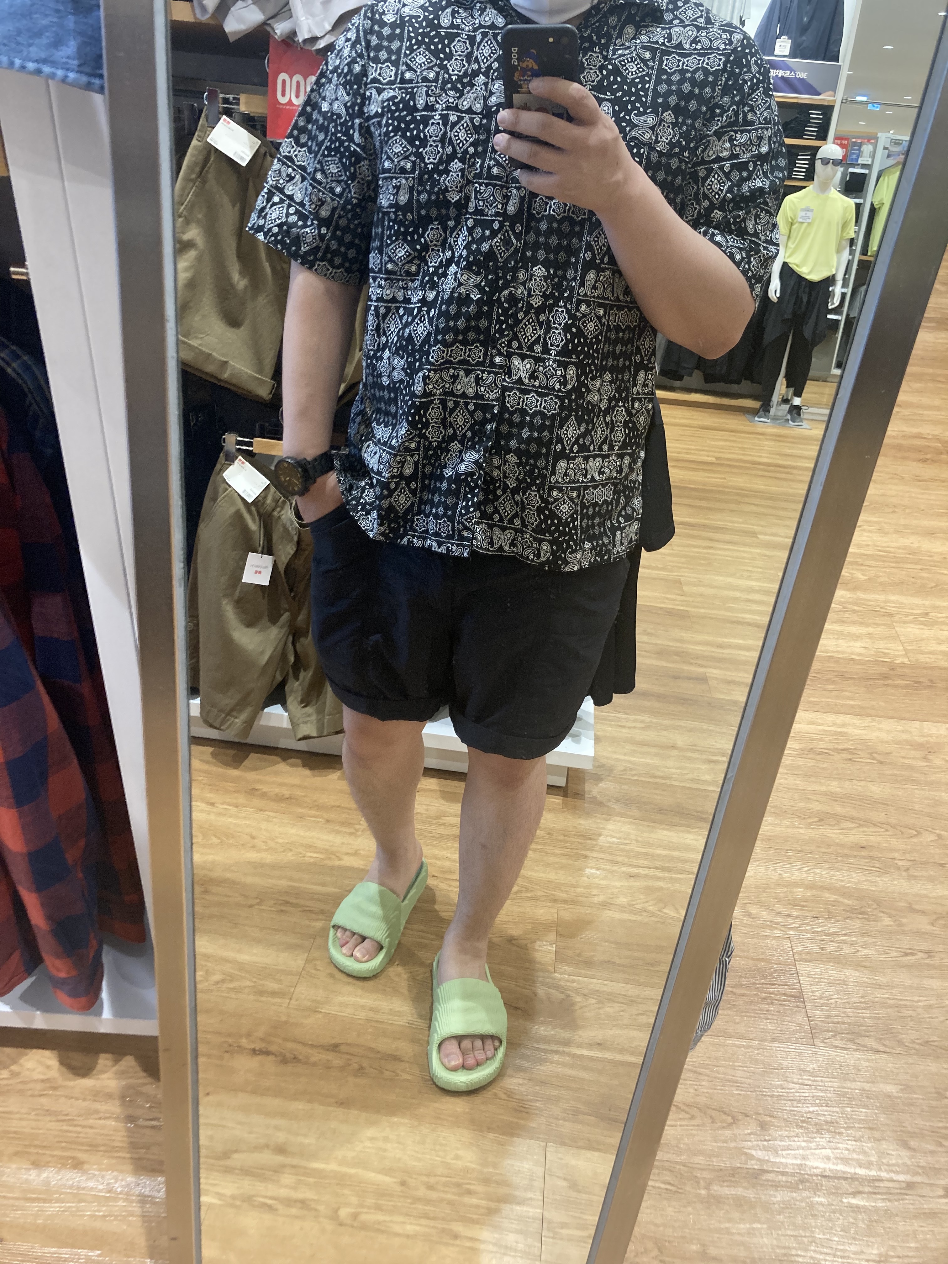 Adidas Adilette 22 Magic Lime 착용 스타일