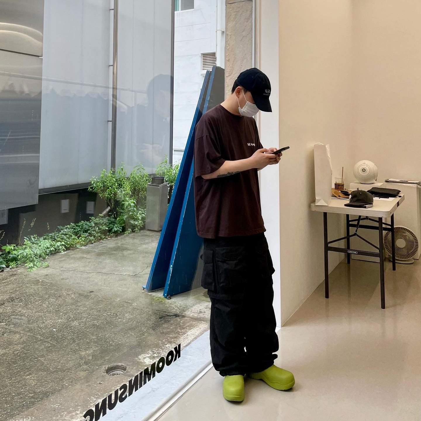 Balenciaga Unity Snowboard Cap Navy Blue, Bottega Veneta Puddle Ankle Boots Kiwi 착용 스타일