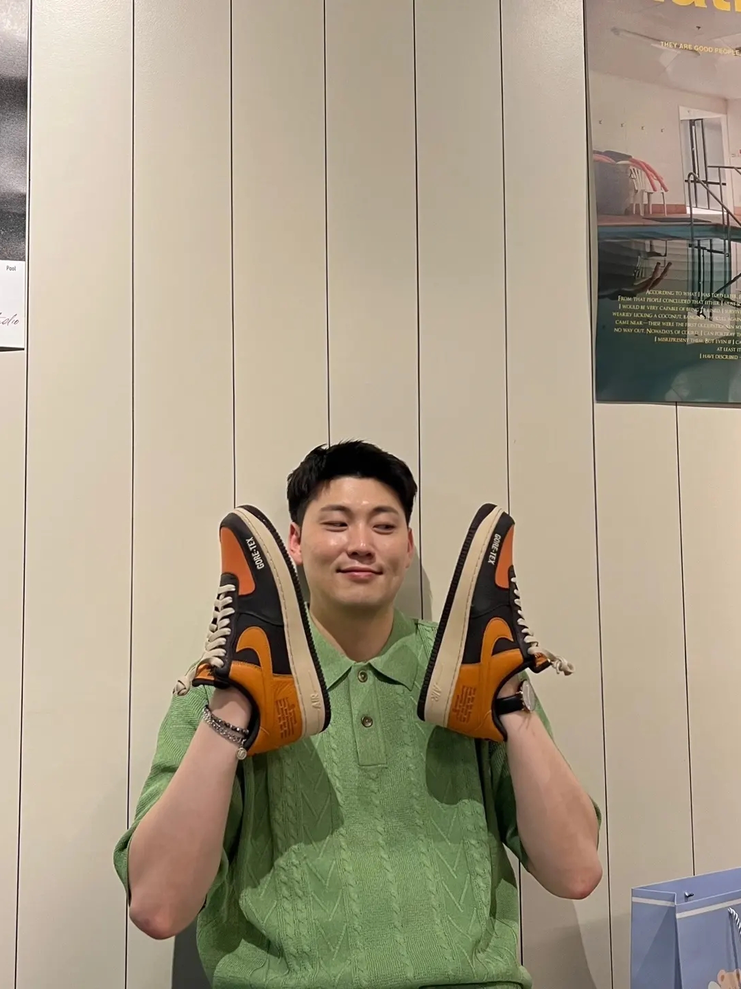 Nike Air Force 1 Low Gore-Tex Brown Curry 착용 스타일 - 1