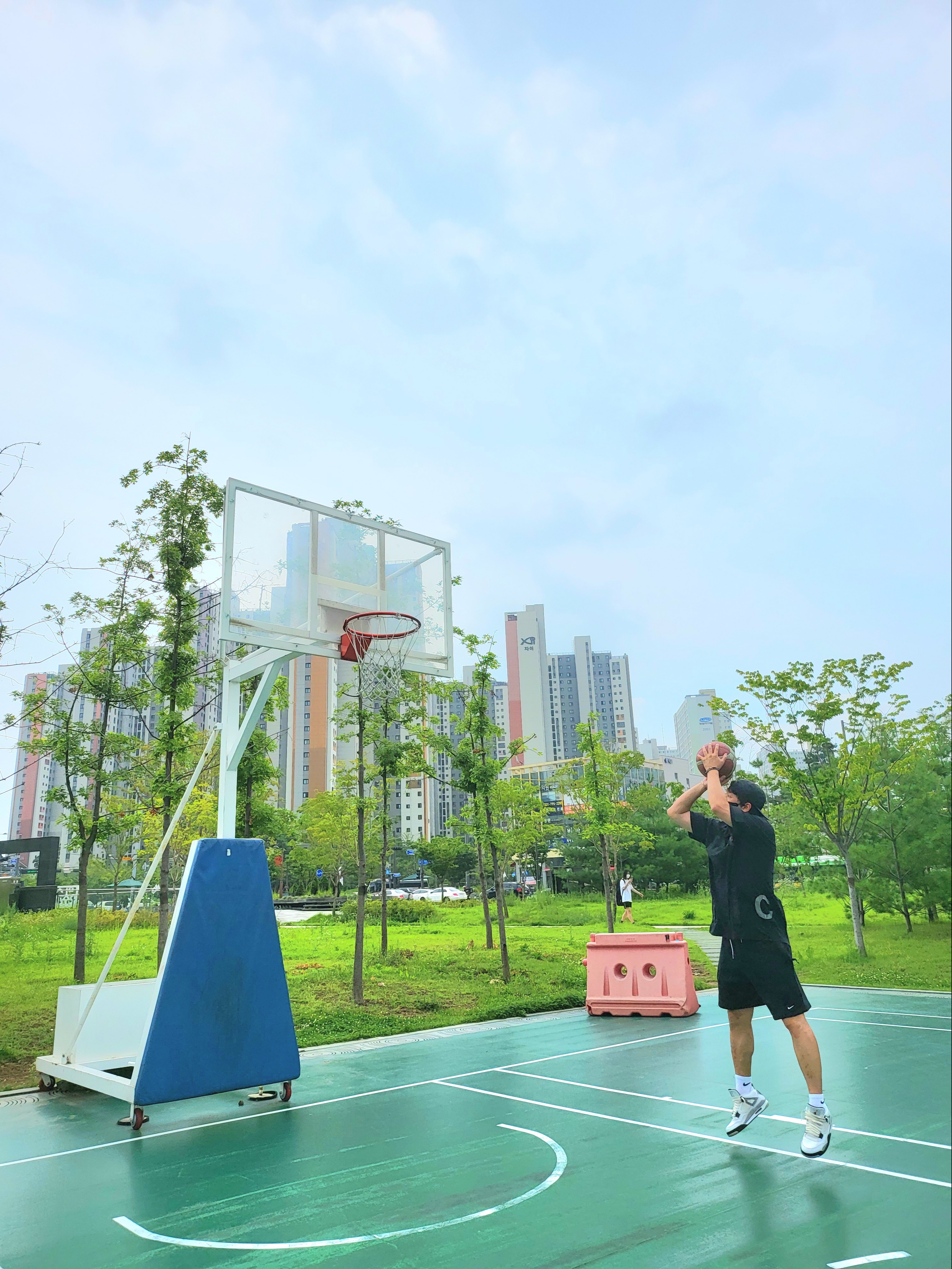 Jordan 4 Retro OG White Cement 2016, Nike NRG Solo Swoosh Fleece Shorts Black - Asia 착용 스타일 - 1