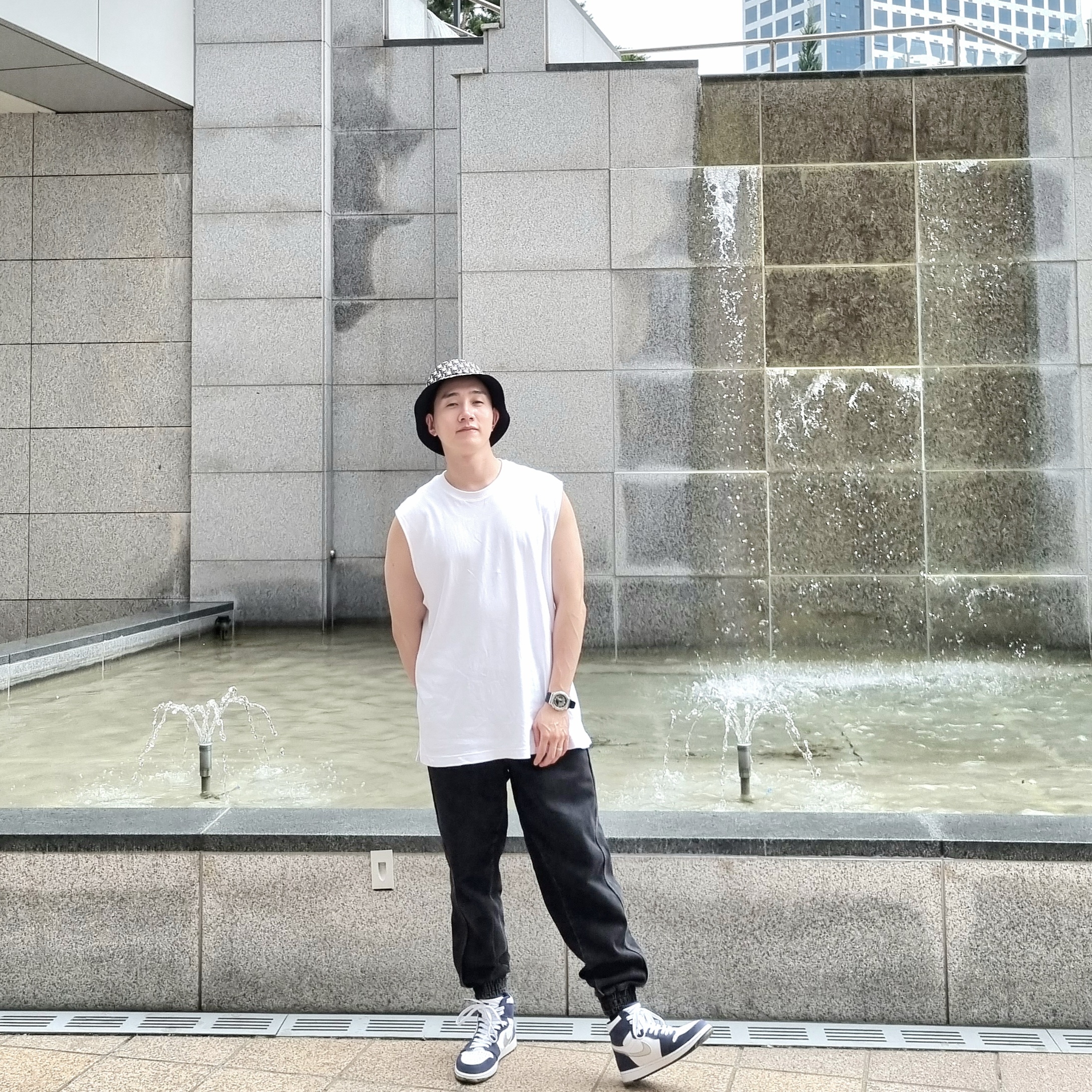 Jordan 1 Retro High OG CO.JP Midnight Navy, Juun.J Detail Track Jogger Denim Pants Black - 22SS 착용 스타일 - 2