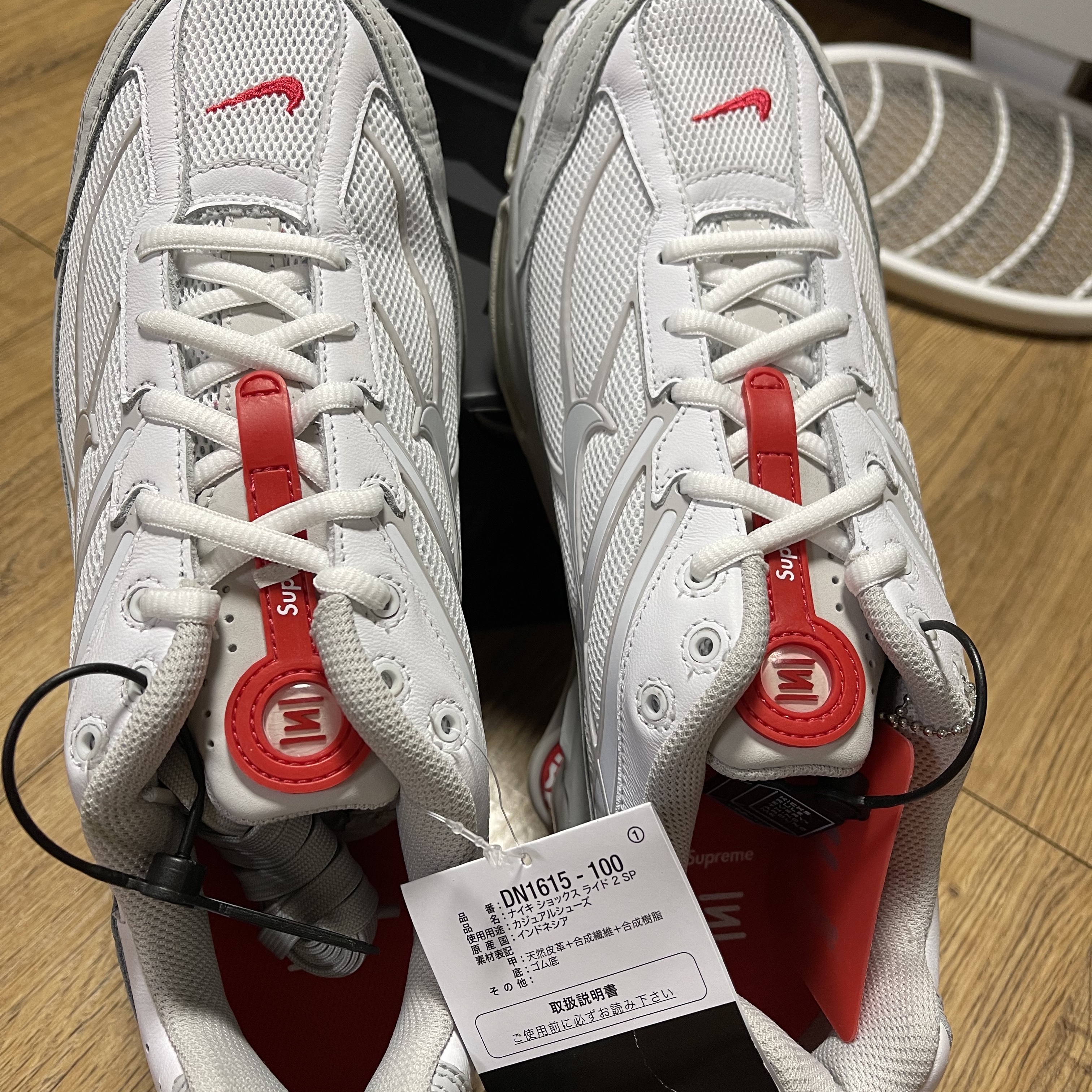 Nike x Supreme Shox Ride 2 SP White 착용 스타일 - 3