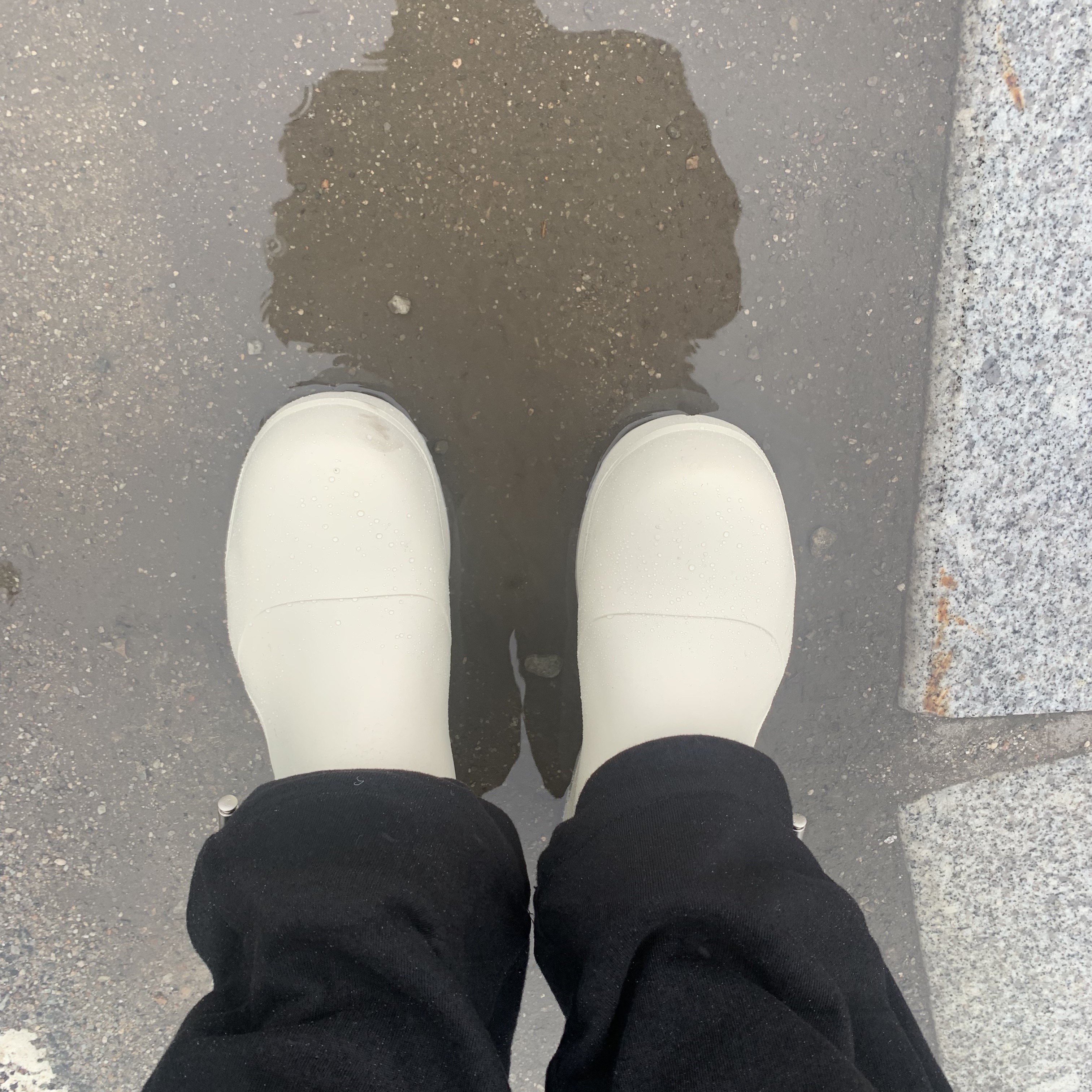 Bottega Veneta Puddle Ankle Boots Sea Salt 착용 스타일