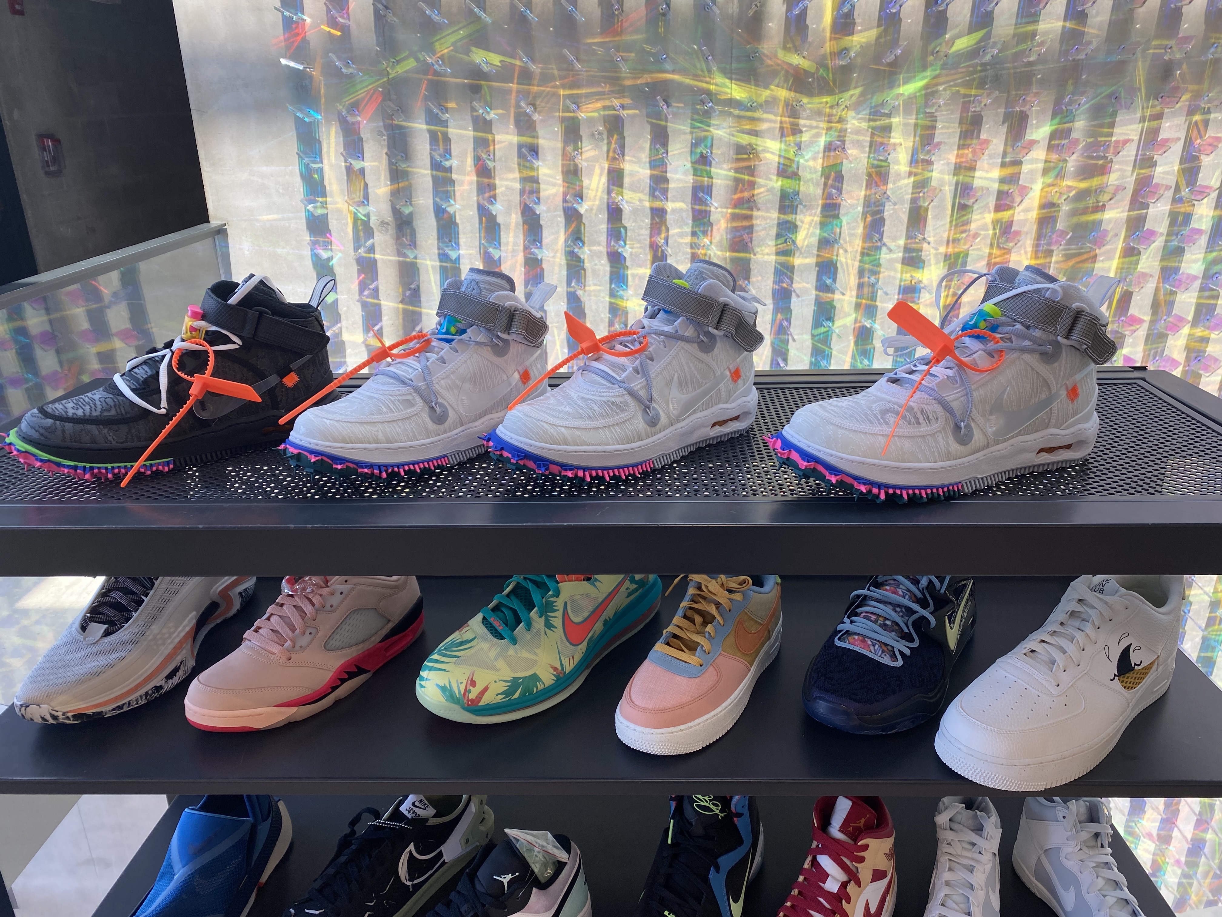 Nike x Off-White Air Force 1 Mid SP White, Nike x Off-White Air Force 1 Mid SP Black 착용 스타일 - 2