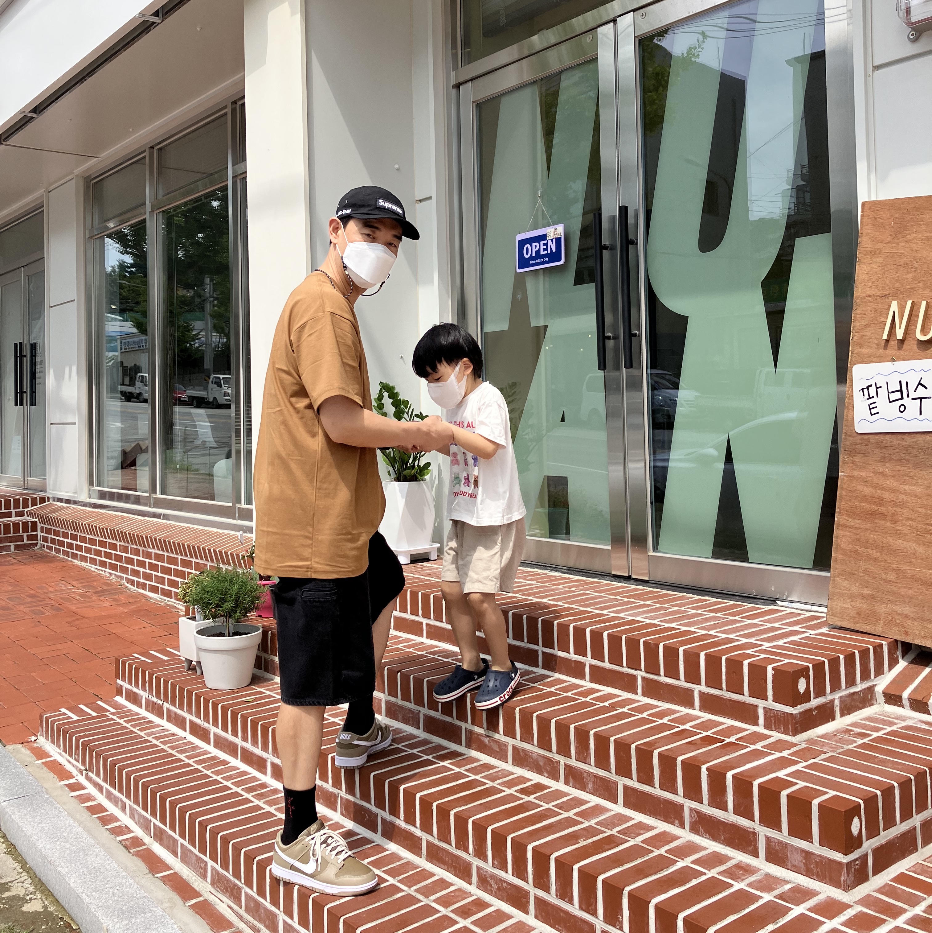 Supreme Military Camp Cap Black - 22SS, Nike Dunk Low Retro Khaki Hazel Rush 착용 스타일