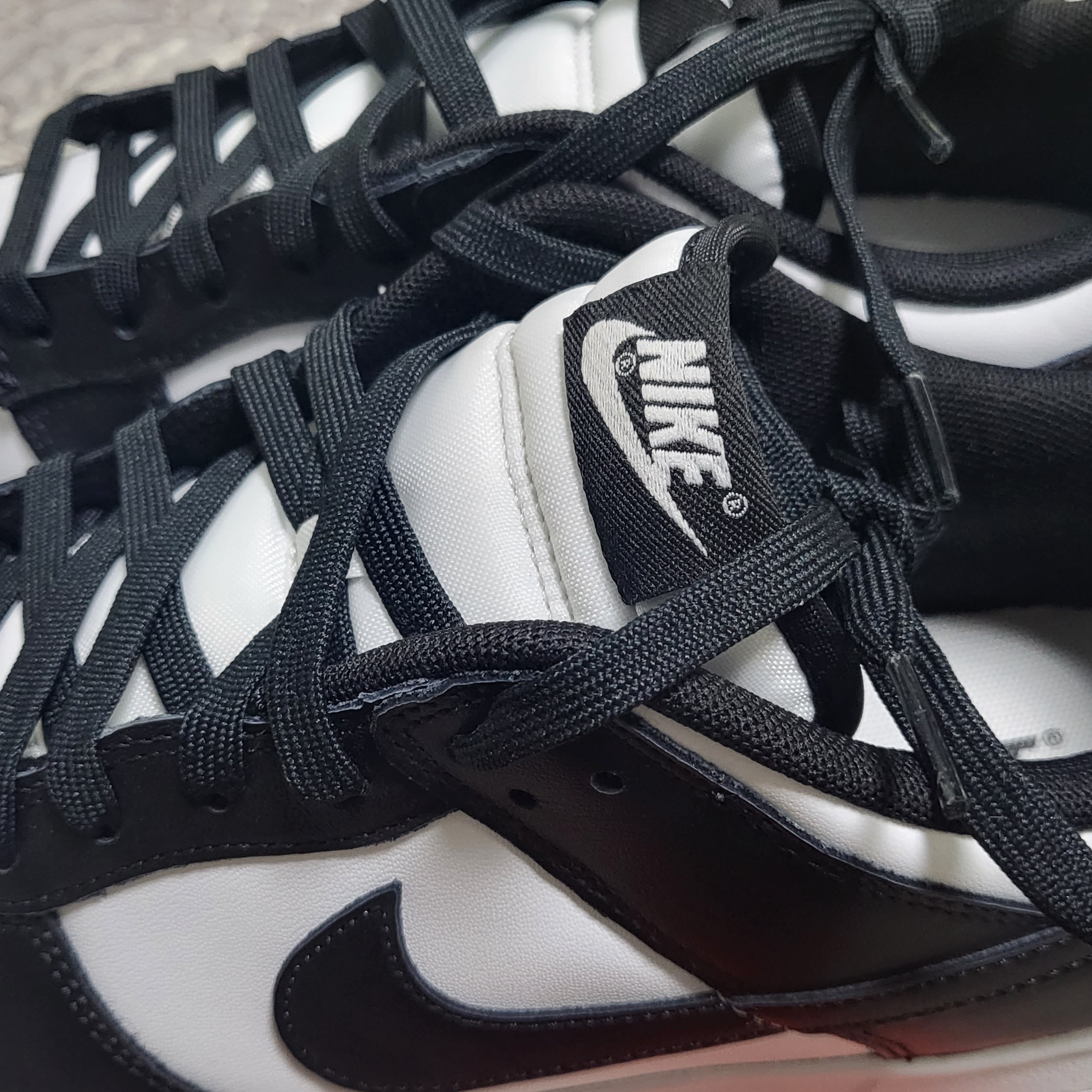 Nike Dunk Low Retro Black 착용 스타일 - 2