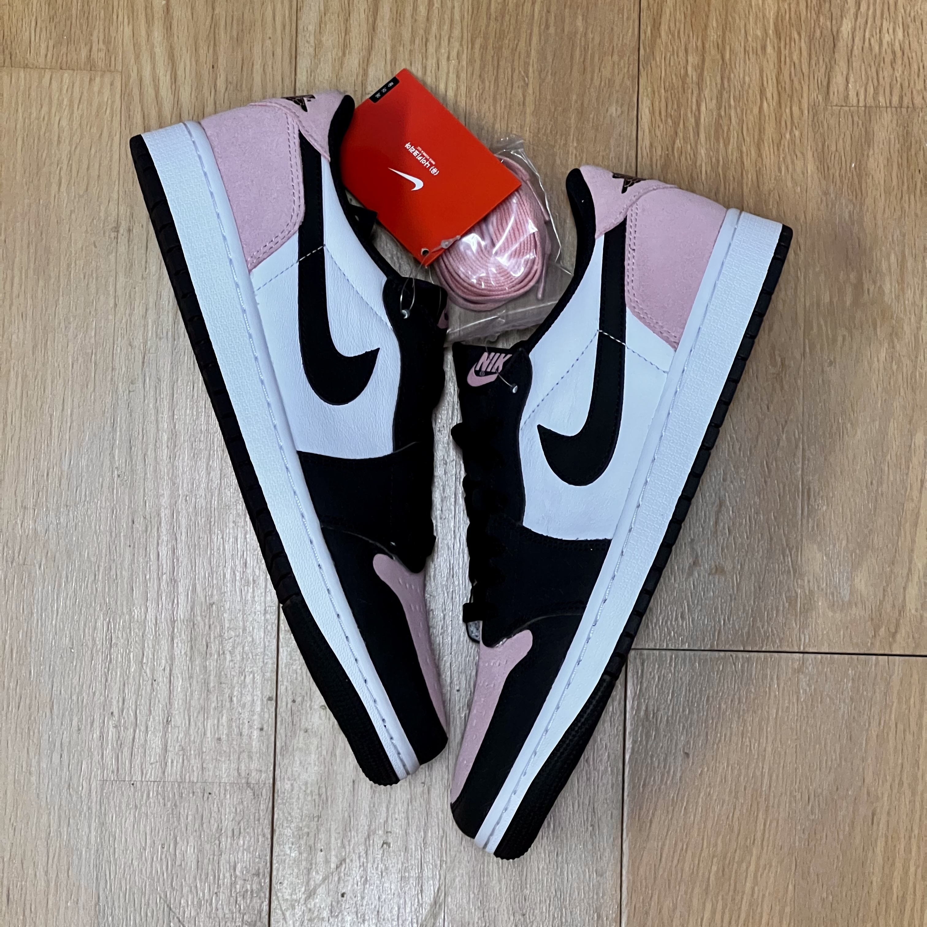 Jordan 1 Retro Low OG Bleached Coral 착용 스타일