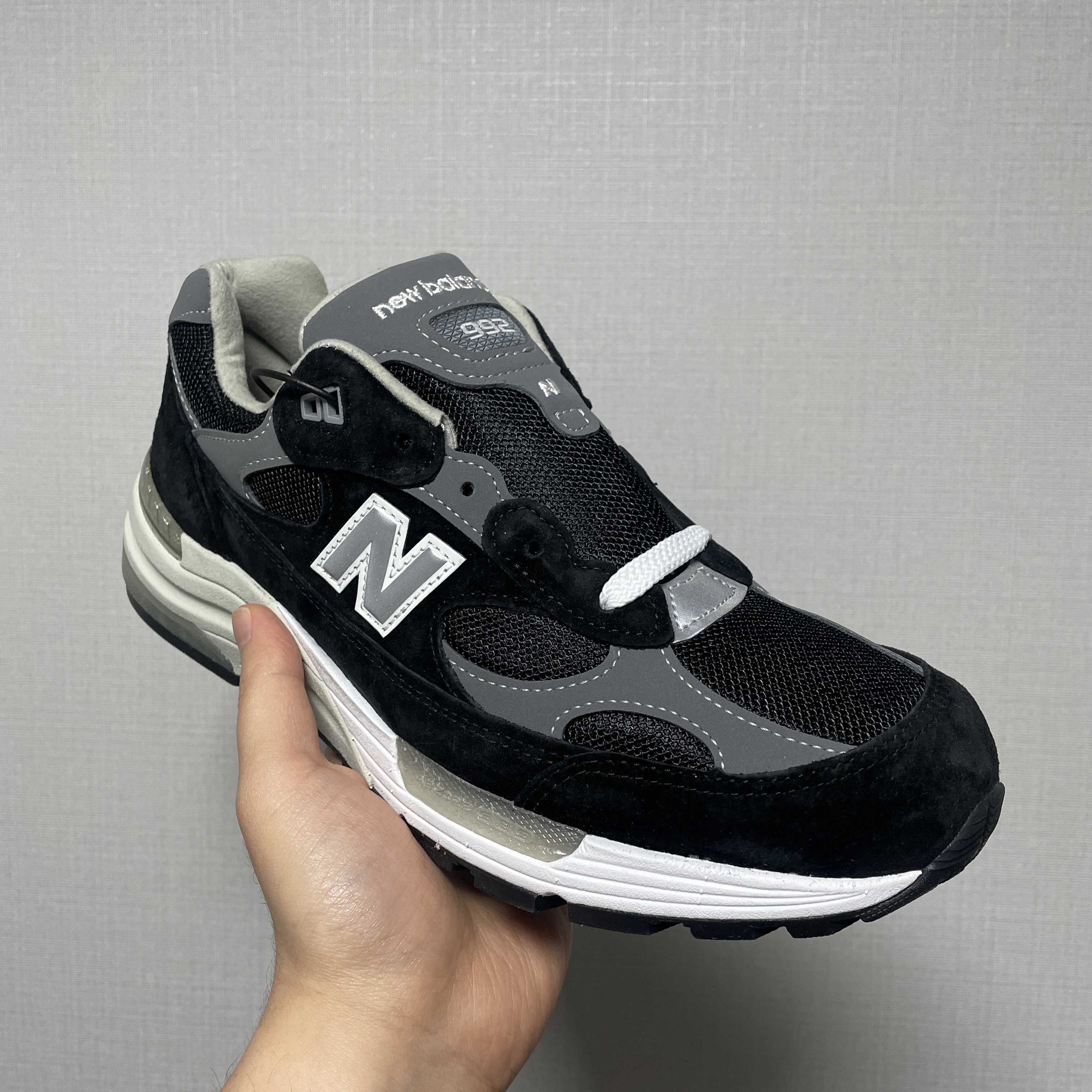 New Balance 992 Made in USA Black Grey 착용 스타일 - 1