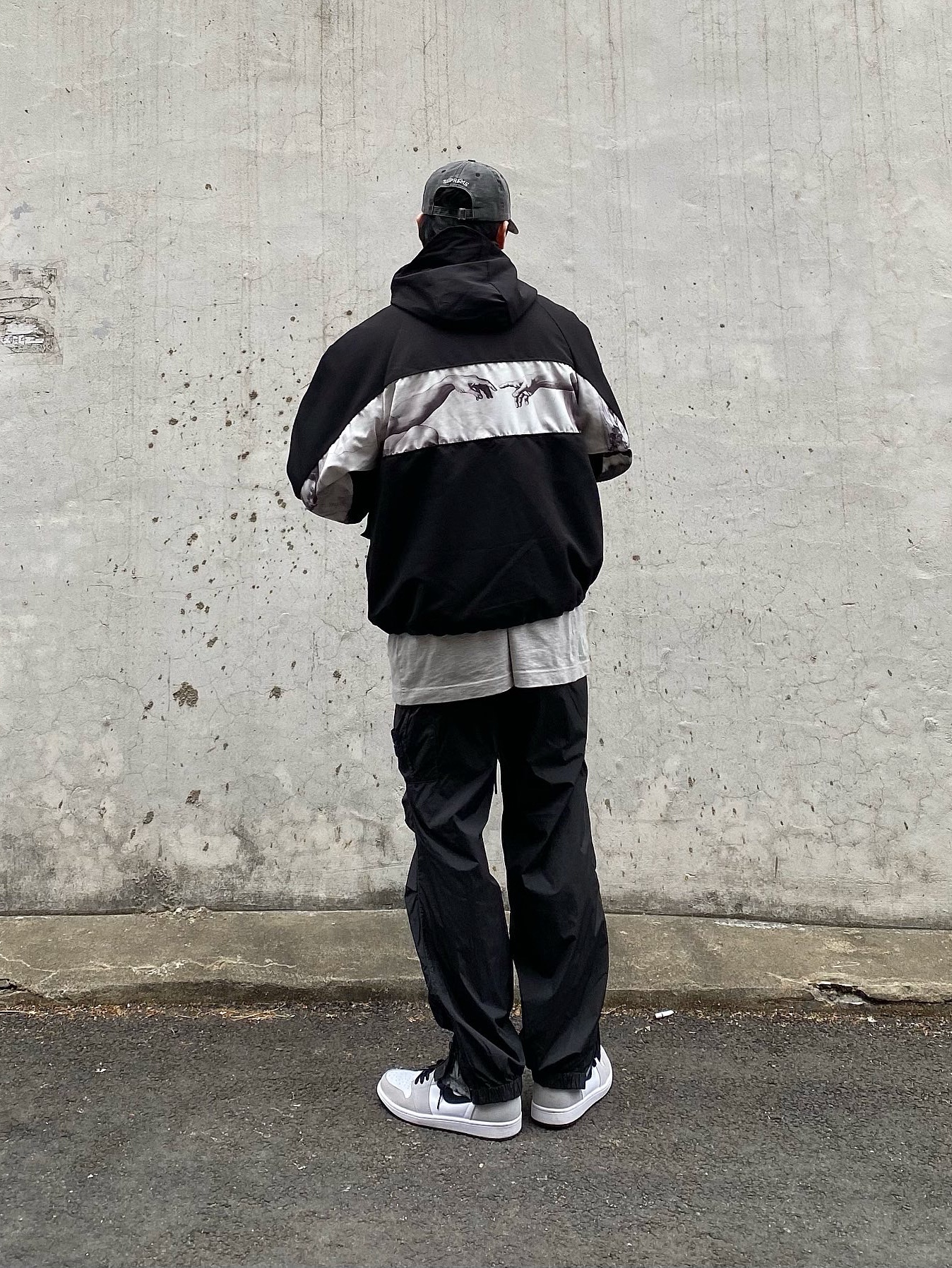 Jordan 1 Retro High OG Light Smoke Grey, Supreme x Stone Island Painted Camo Nylon Cargo Pants Black - 20FW 착용 스타일 - 3