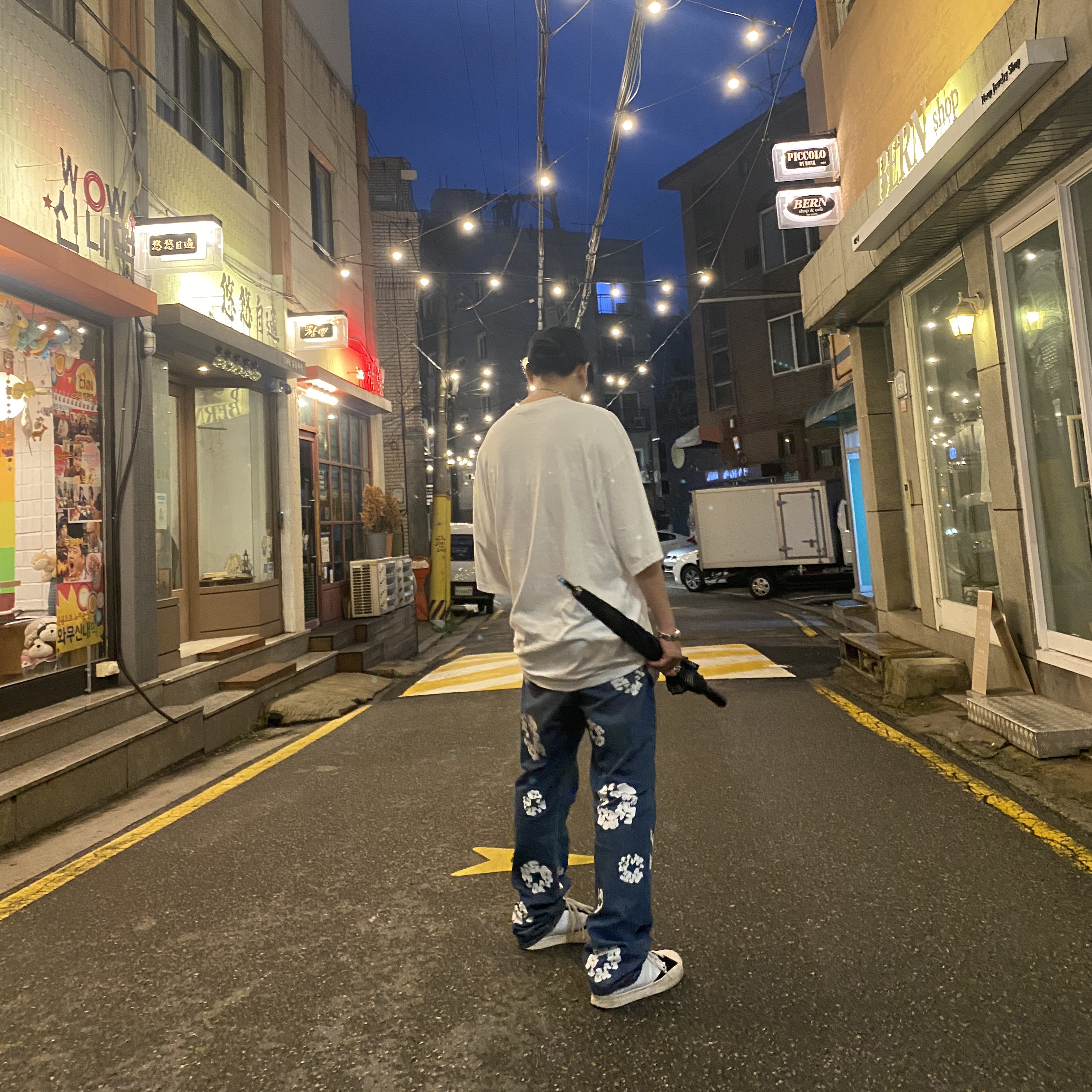 Maison Mihara Yasuhiro Blakey VL OG Sole Canvas Low-top Sneakers White, Y-3 Yohji Star Cloud White Bold Blue 착용 스타일 - 3