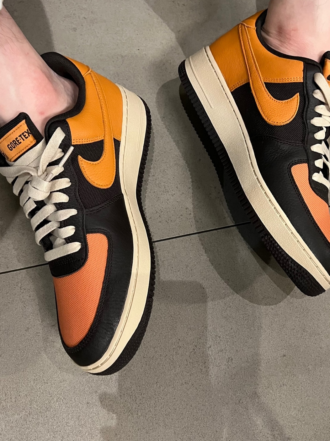 Nike Air Force 1 Low Gore-Tex Brown Curry 착용 스타일 - 2
