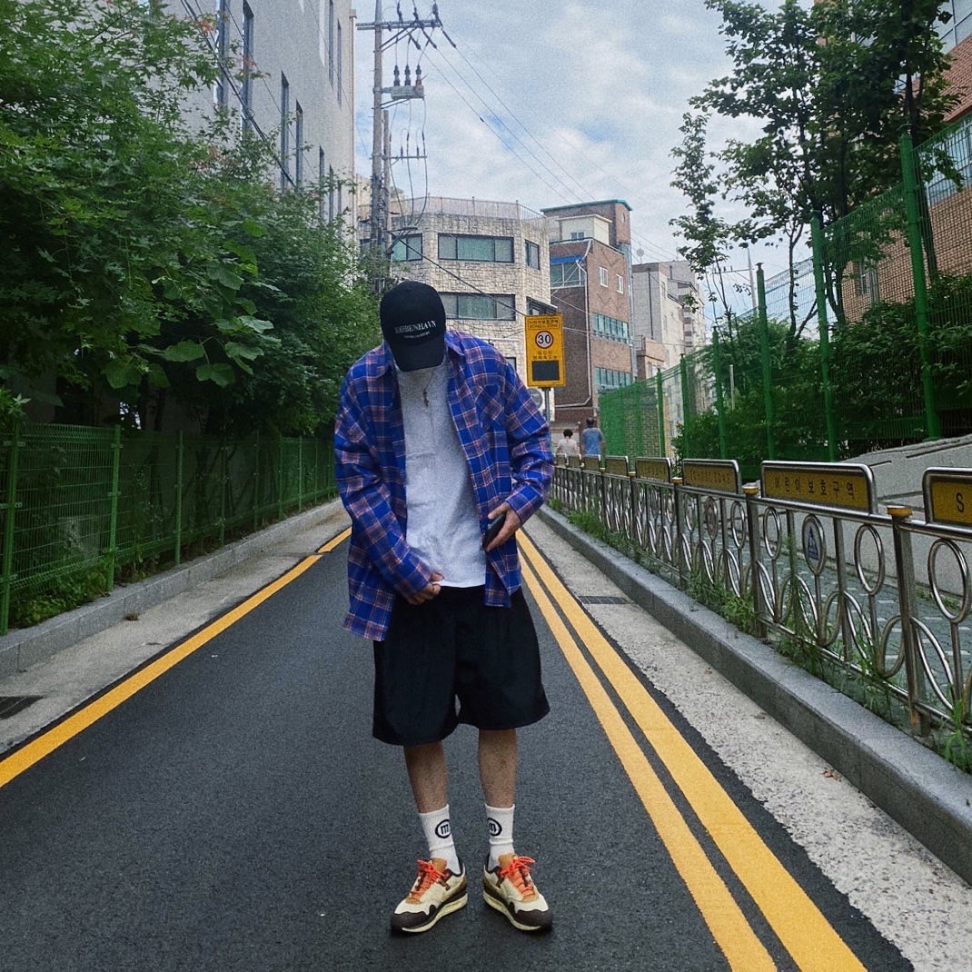 Nike x Travis Scott Air Max 1 Cact.us Brown 착용 스타일 - 2