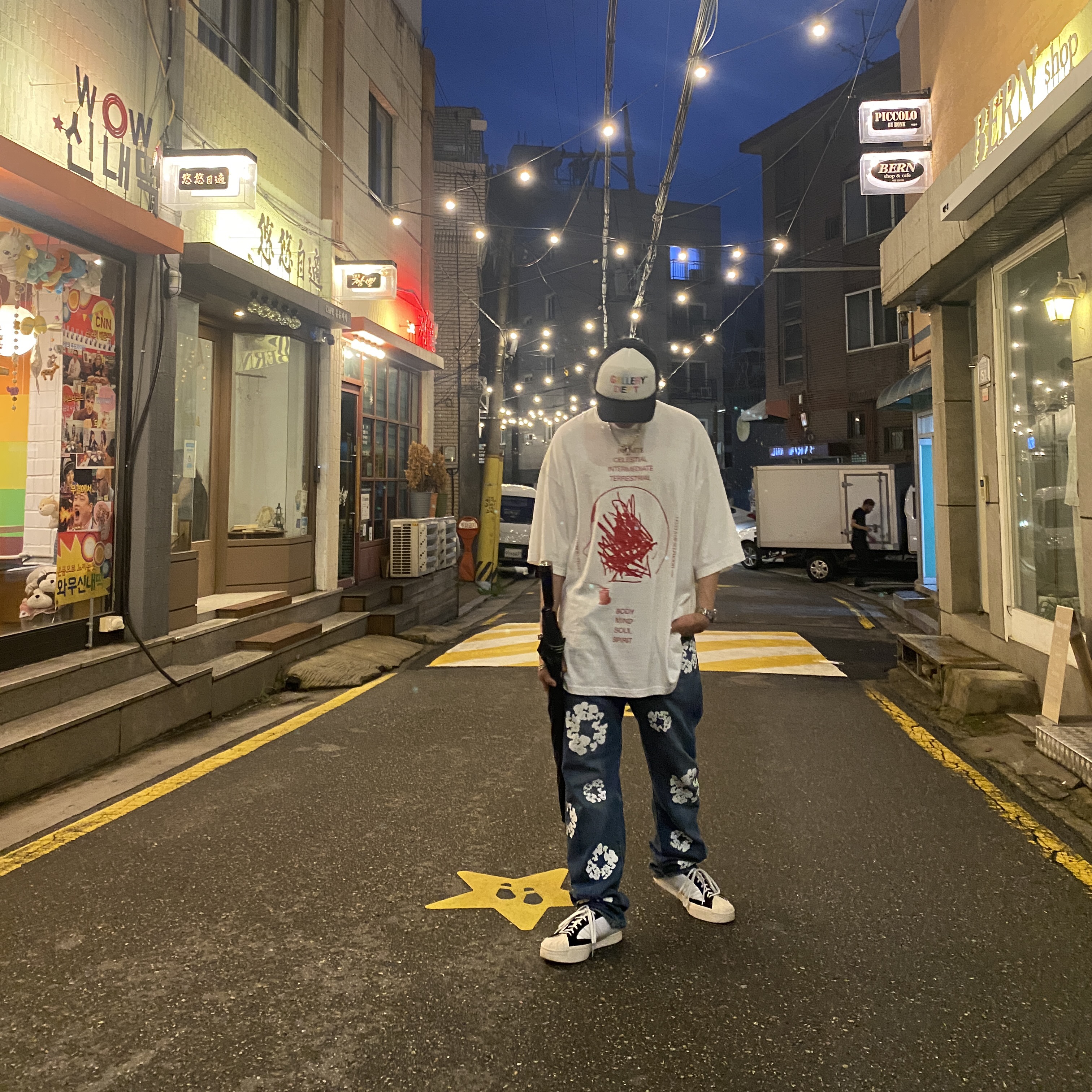 Maison Mihara Yasuhiro Blakey VL OG Sole Canvas Low-top Sneakers White, Y-3 Yohji Star Cloud White Bold Blue 착용 스타일 - 2