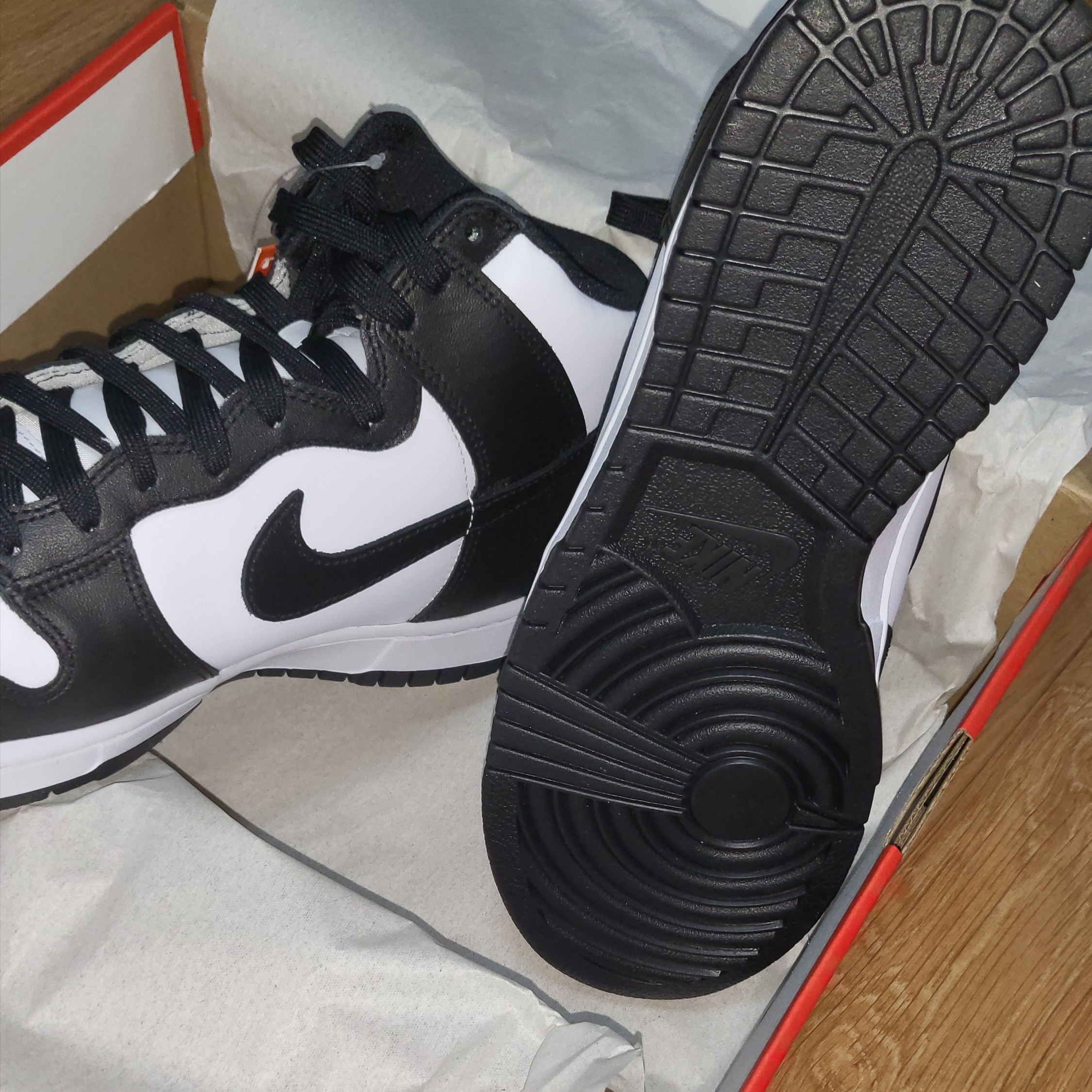 Nike Dunk High Retro Black and White 착용 스타일 - 1