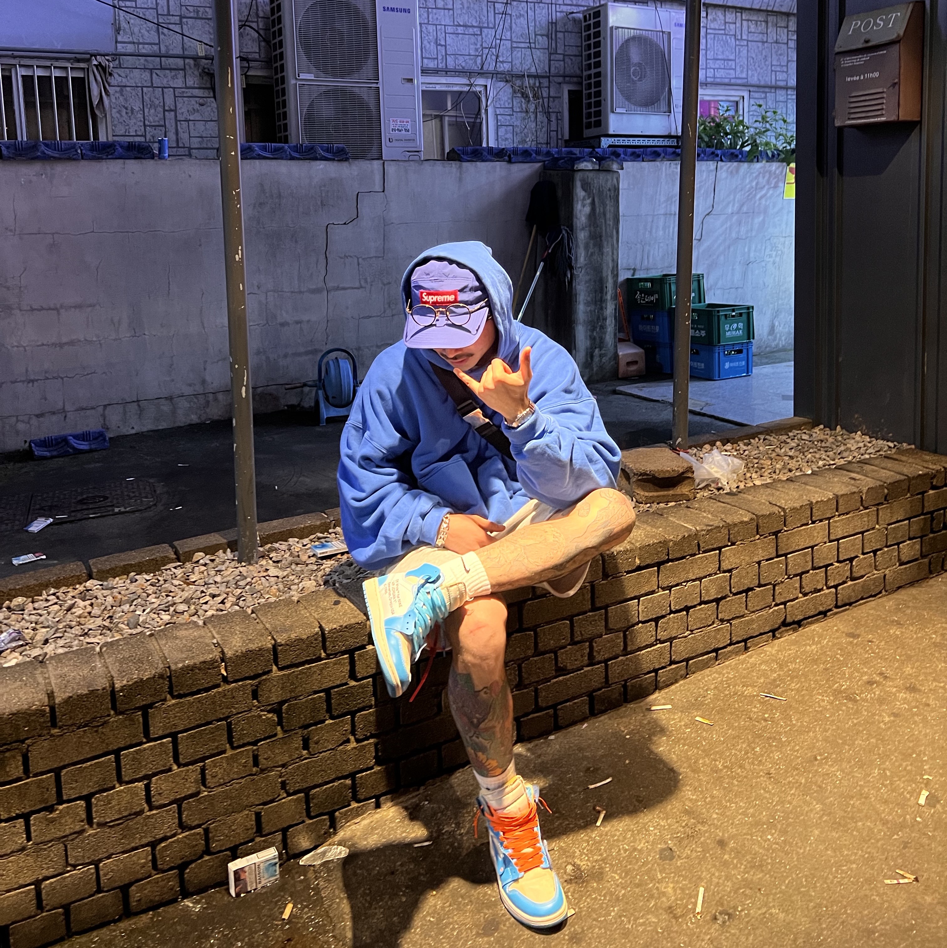 Jordan 1 x Off-White Retro High University Blue 착용 스타일