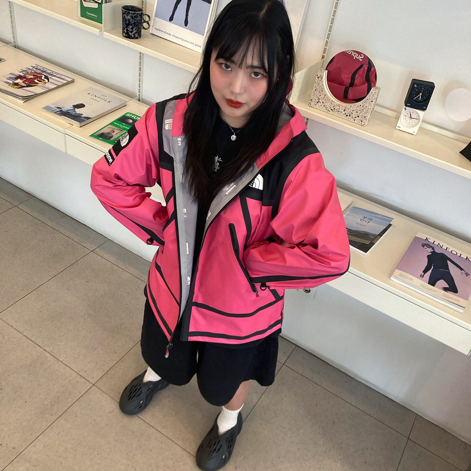 Adidas Yeezy Foam RNNR Onyx, Supreme x The North Face Summit Series Outer Tape Seam Jacket Pink - 21SS 착용 스타일