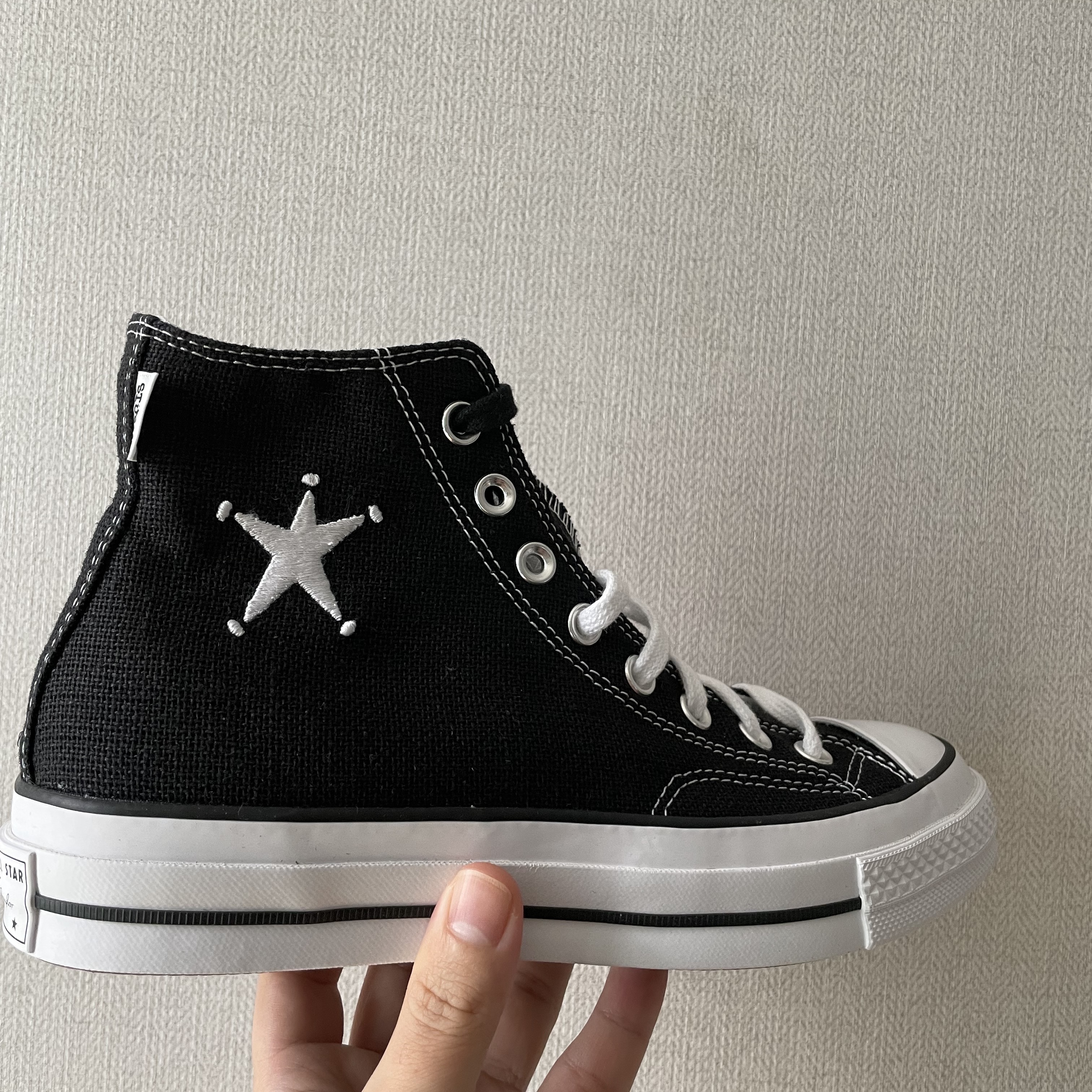 Converse x Stussy Chuck 70 High Black 착용 스타일 - 2