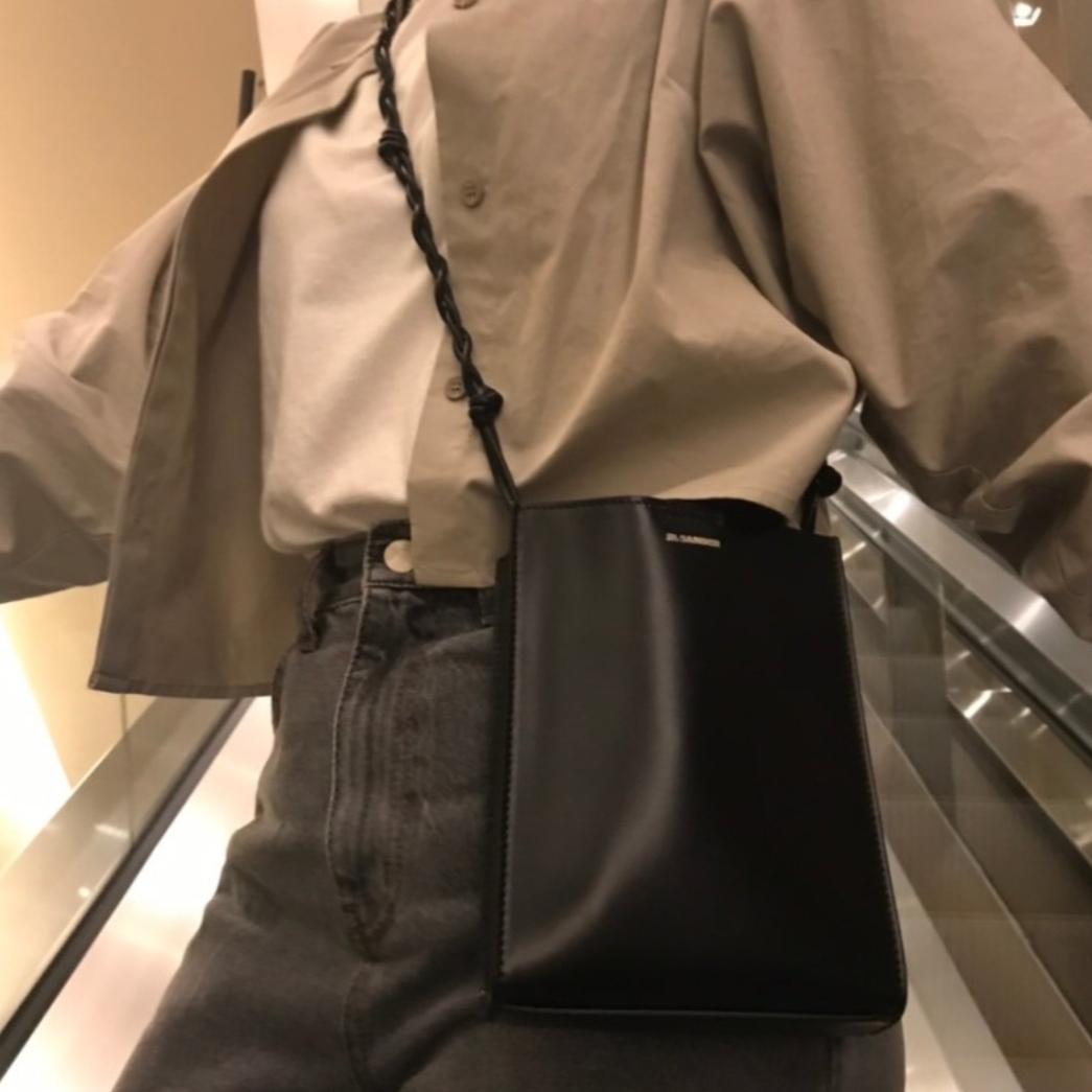 Jil Sander Tangle Small Black 착용 스타일 - 1