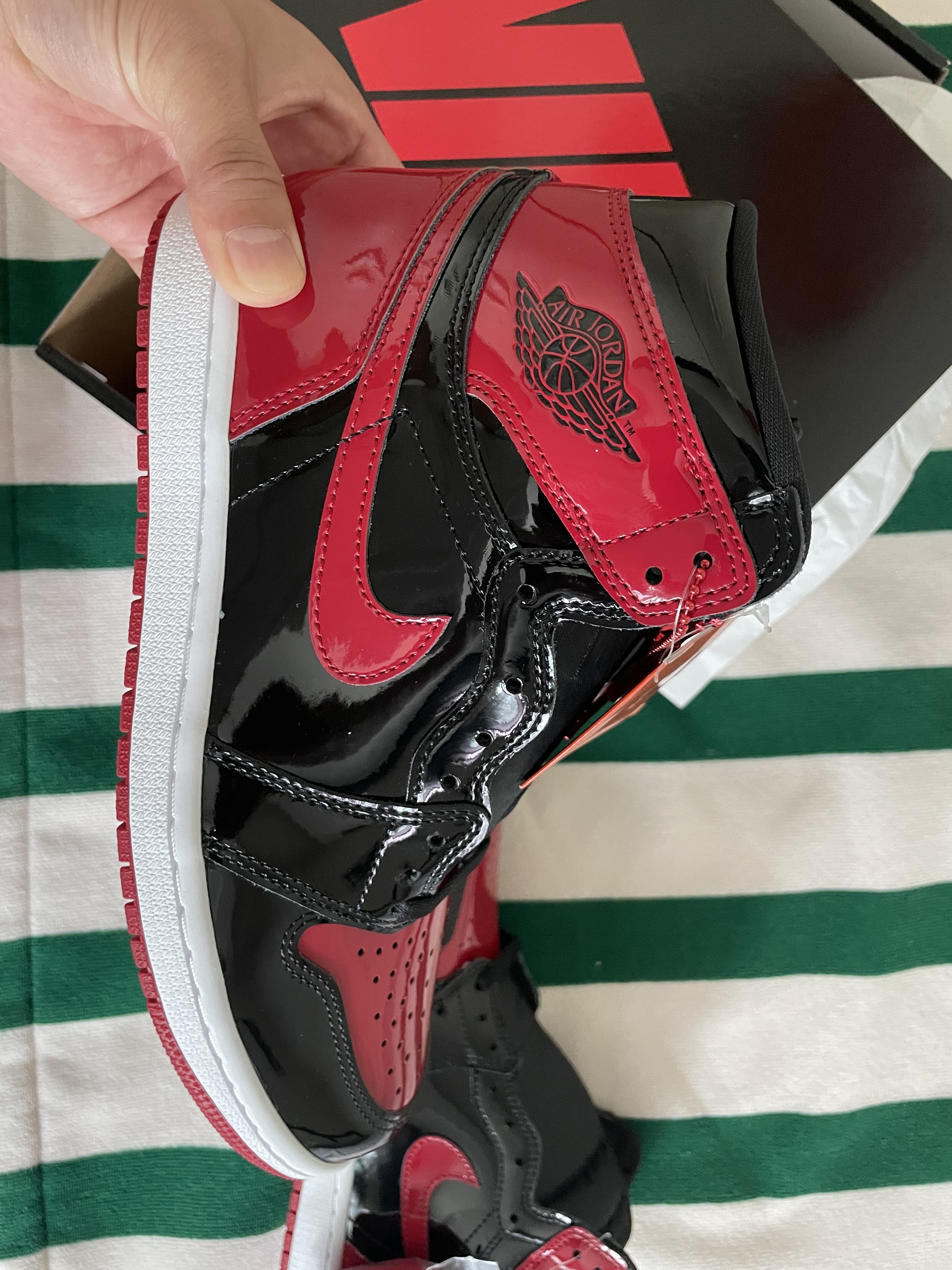 Jordan 1 Retro High OG Patent Bred 착용 스타일 - 1