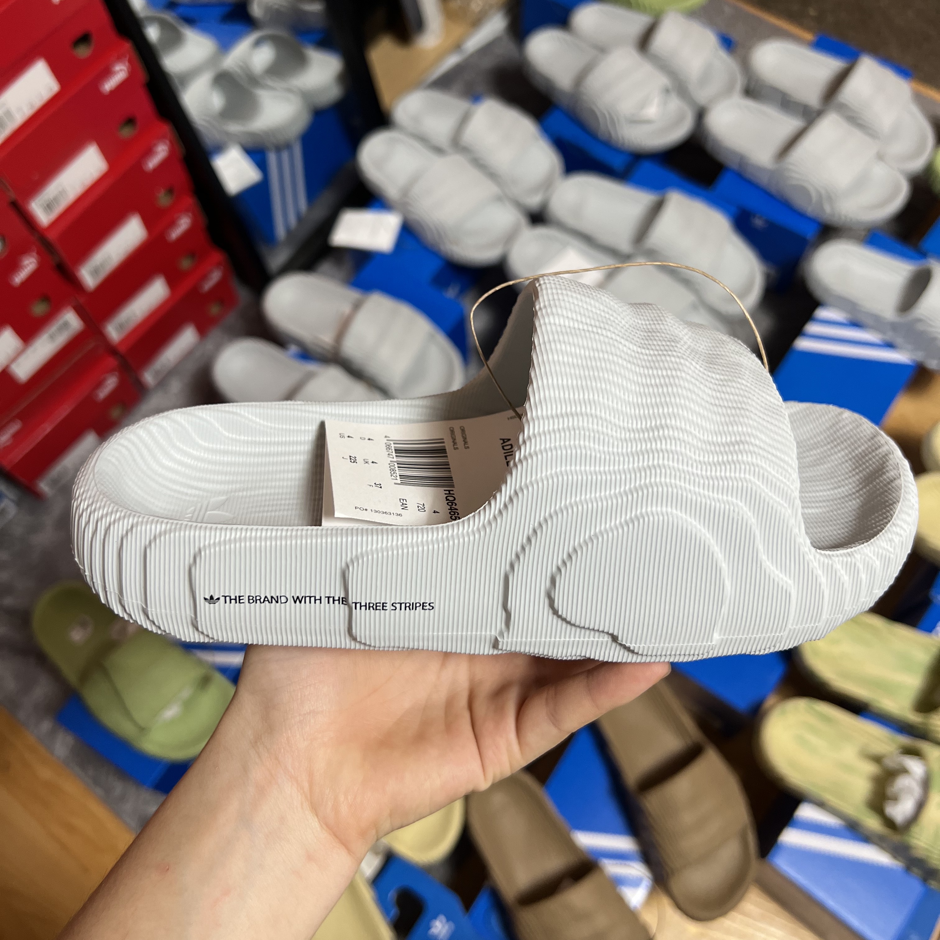 Adidas Adilette 22 Desert Sand, Adidas Adilette 22 Magic Lime Desert Sand 착용 스타일 - 5