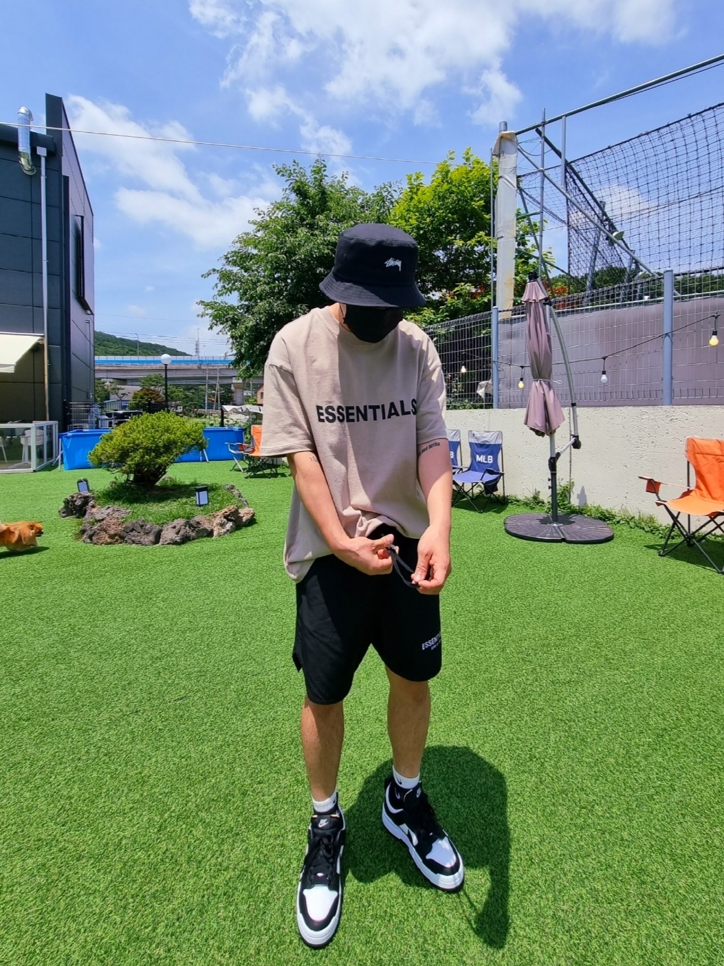 Essentials 3D Silicon Applique Boxy T-Shirt Olive/Khaki - 20FW, Essentials Volley Shorts Black - 20FW 착용 스타일